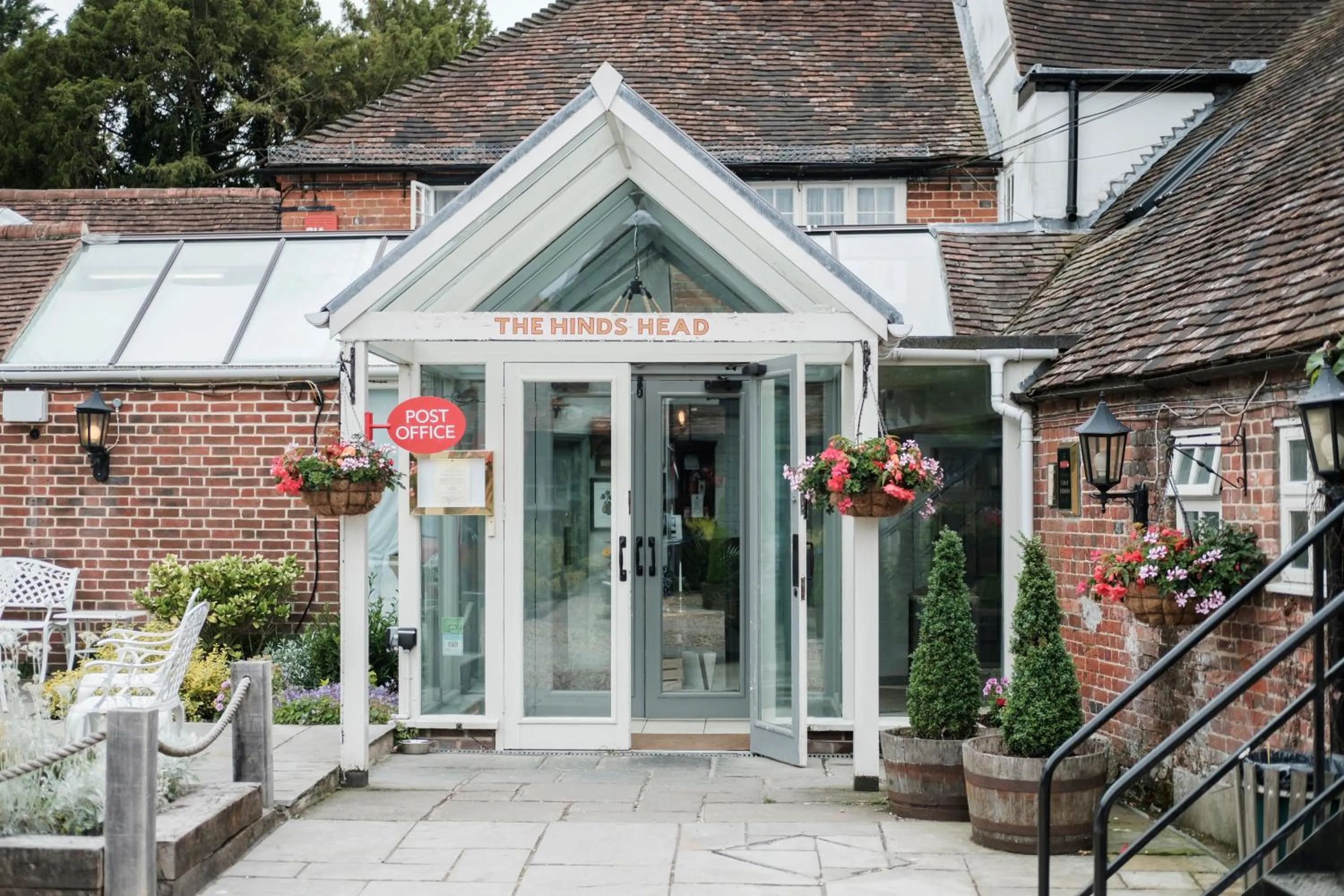 Facade/entrance in Hinds Head