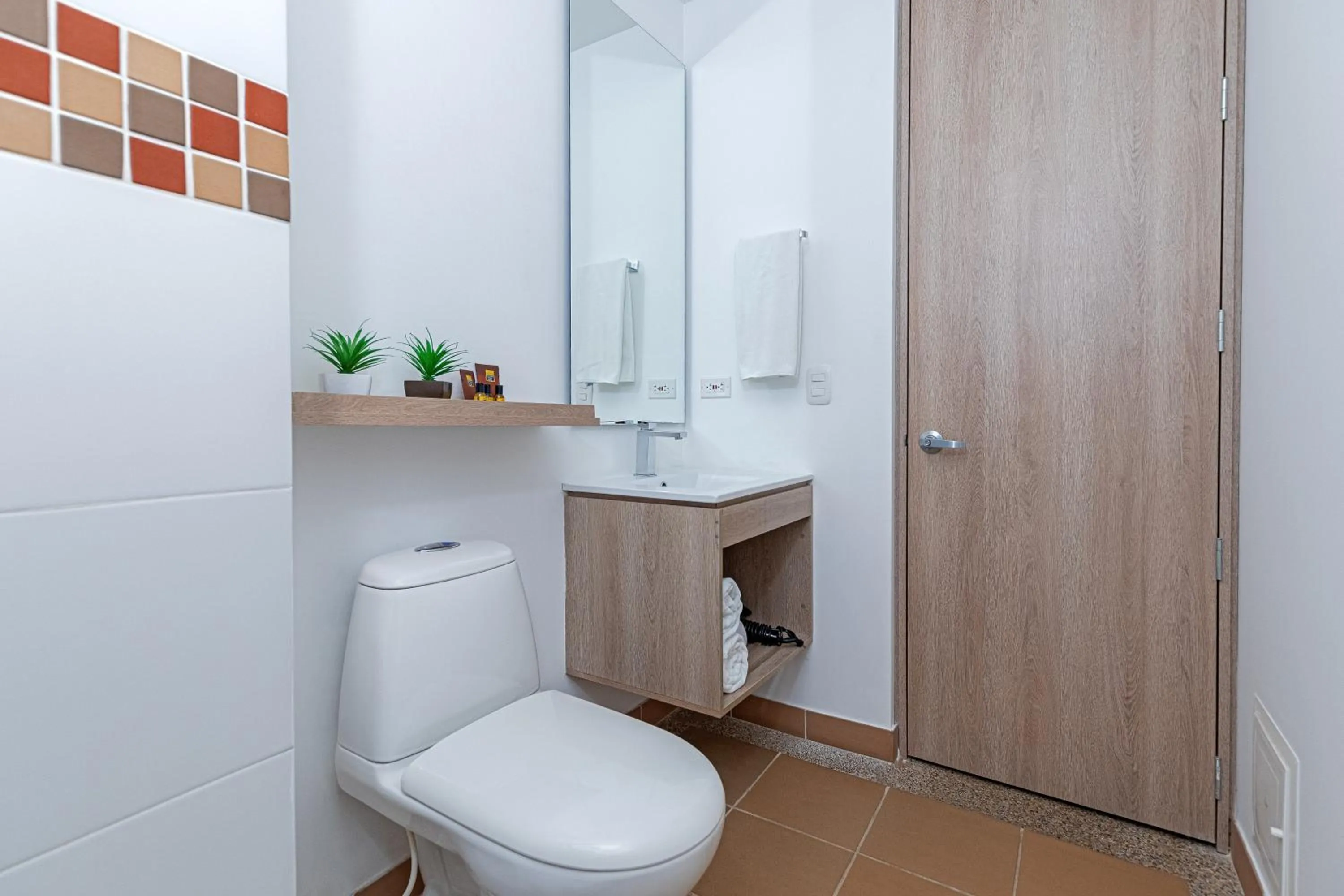 Queen Suite with Sofa Bed - single occupancy in Best Western Puerto Gaitan