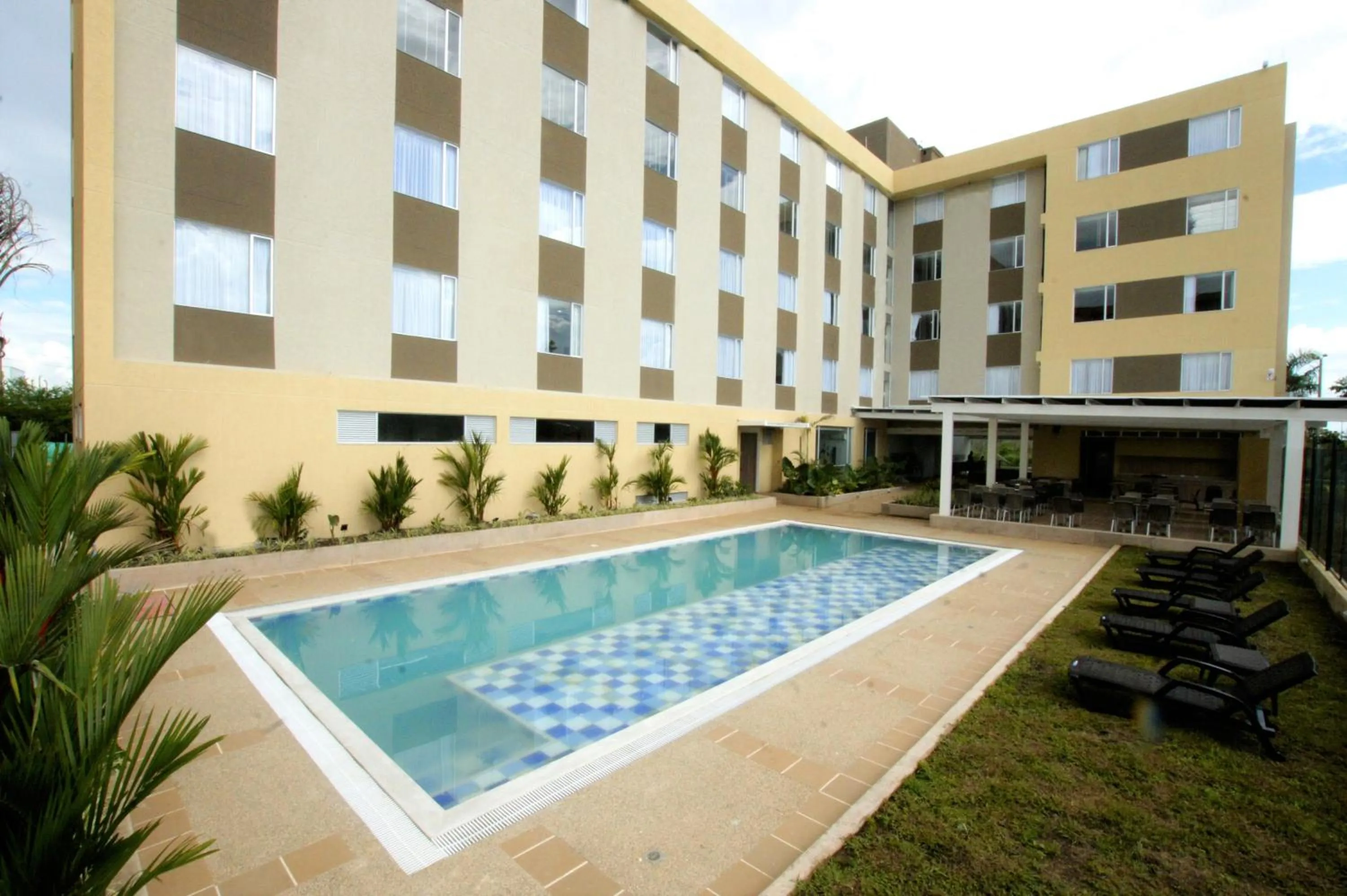 Swimming pool in Best Western Puerto Gaitan