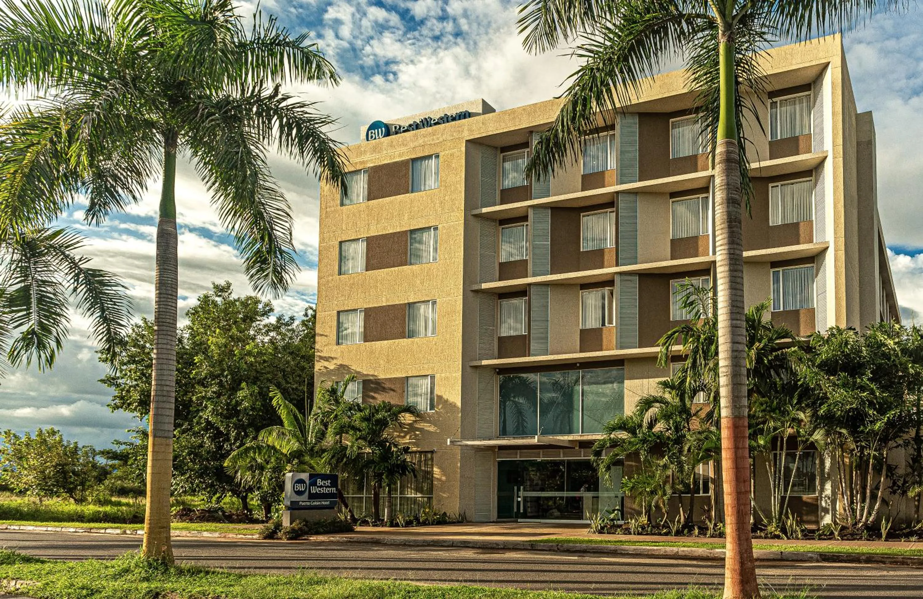 Facade/entrance in Best Western Puerto Gaitan