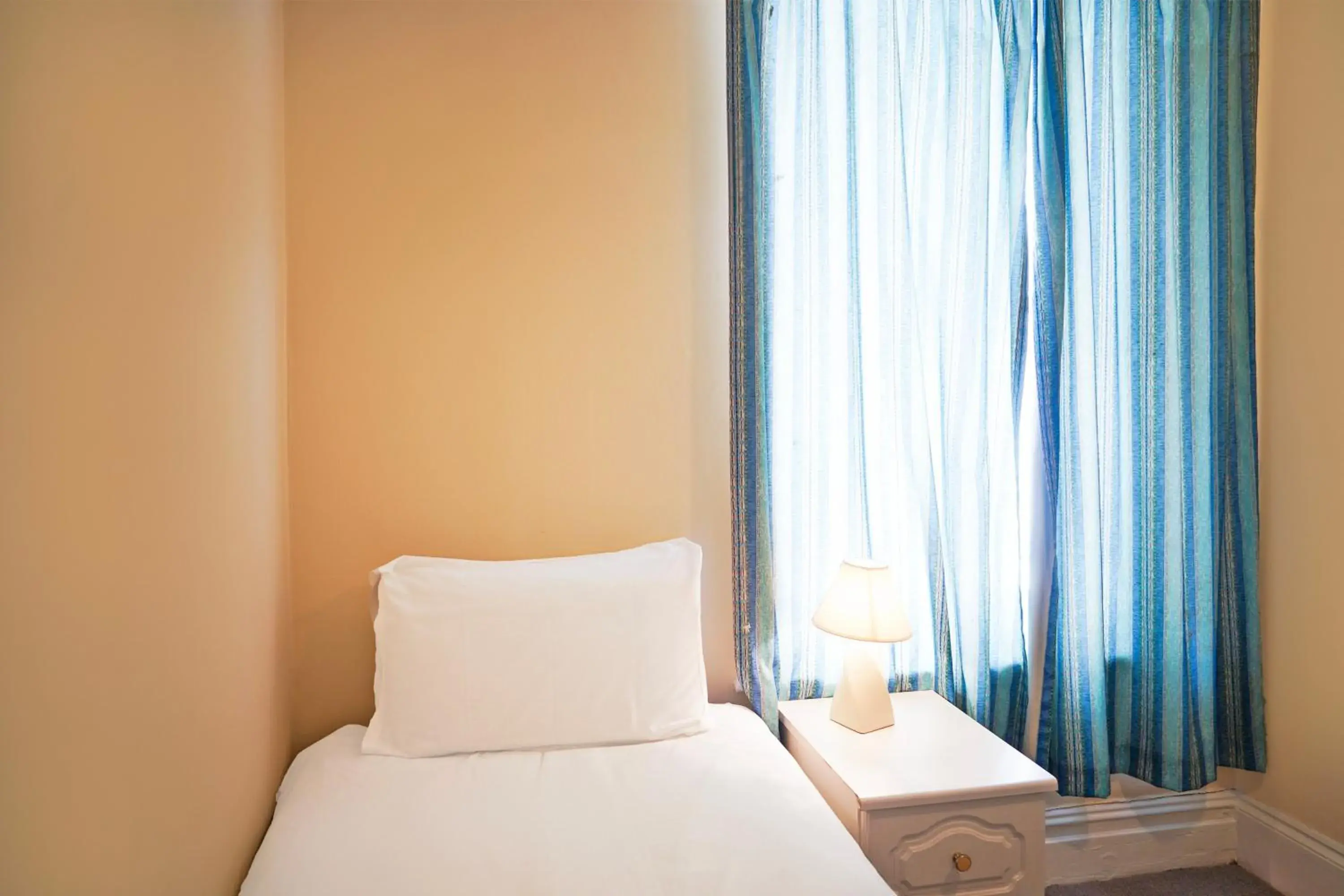 Bedroom, Bed in OYO Langford Hotel, Brighton & Hove Bedroom, Bed in OYO Langford Hotel, Brighton & Hove