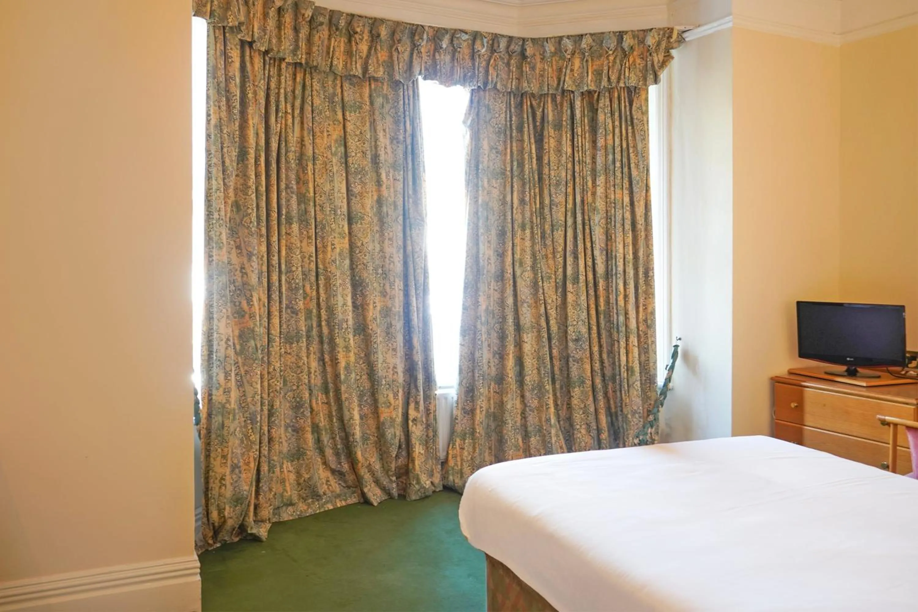 Bedroom, Bed in OYO Langford Hotel, Brighton & Hove