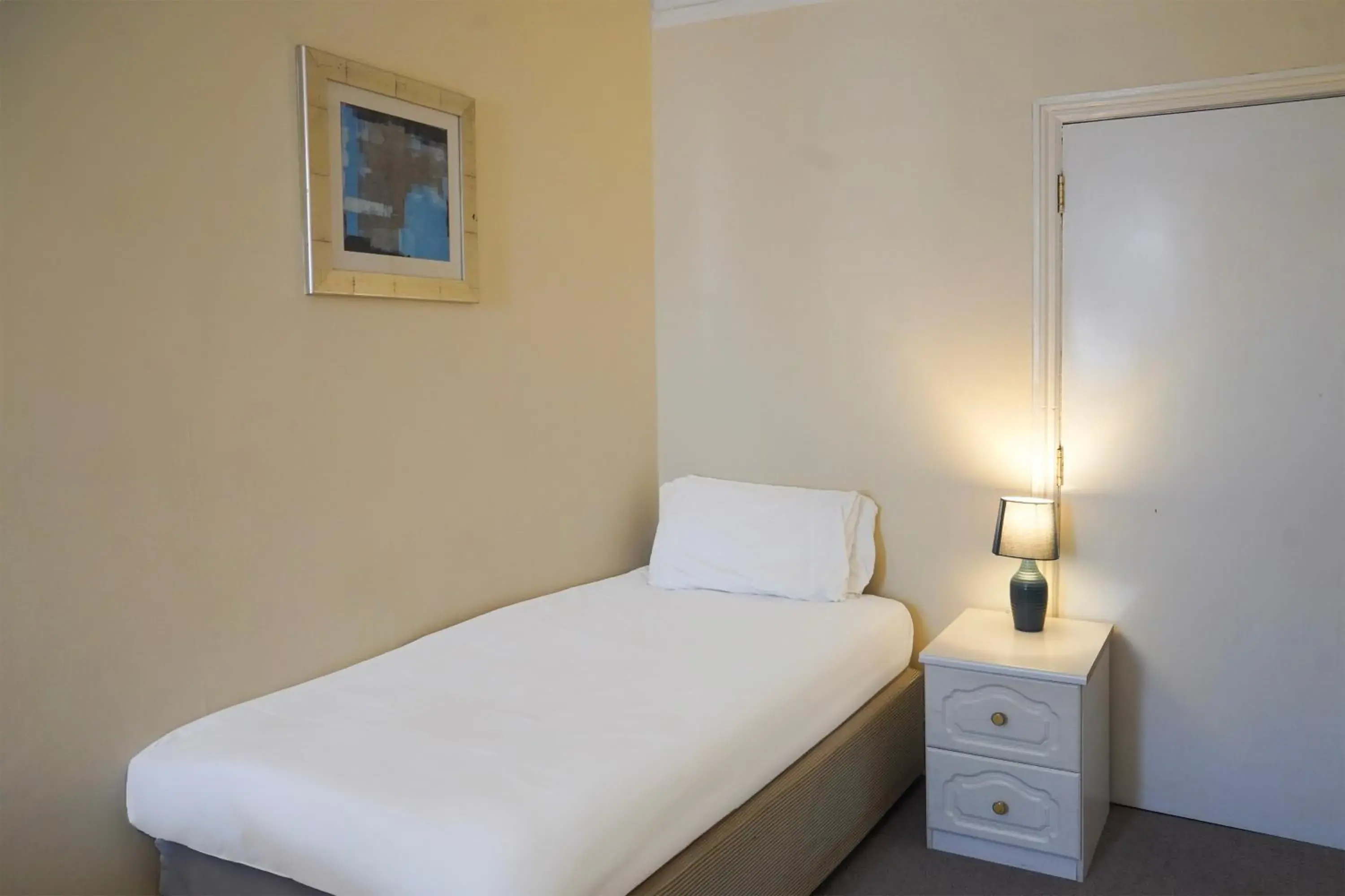Bedroom, Bed in OYO Langford Hotel, Brighton & Hove Bedroom, Bed in OYO Langford Hotel, Brighton & Hove