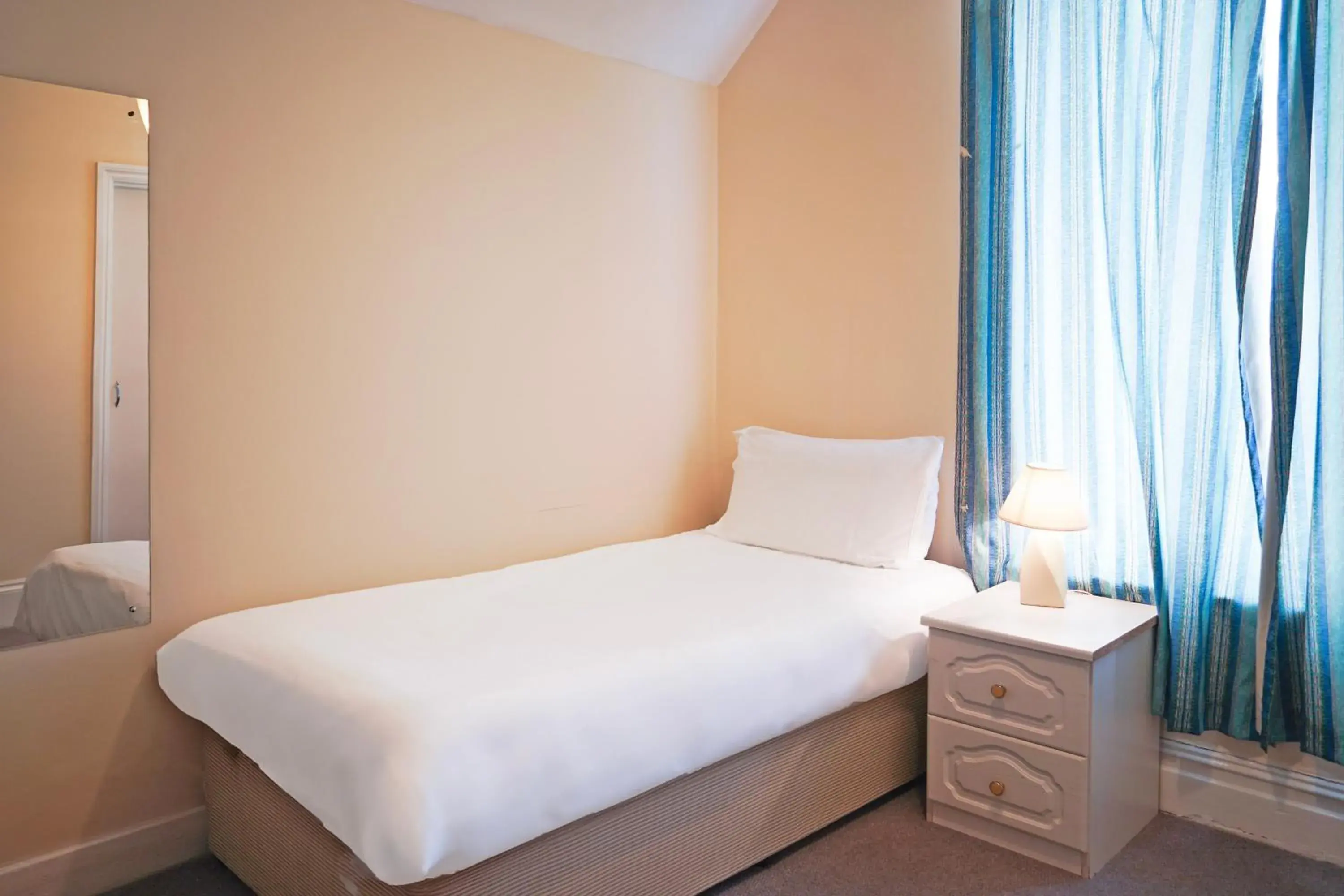 Bedroom, Bed in OYO Langford Hotel, Brighton & Hove Bedroom, Bed in OYO Langford Hotel, Brighton & Hove