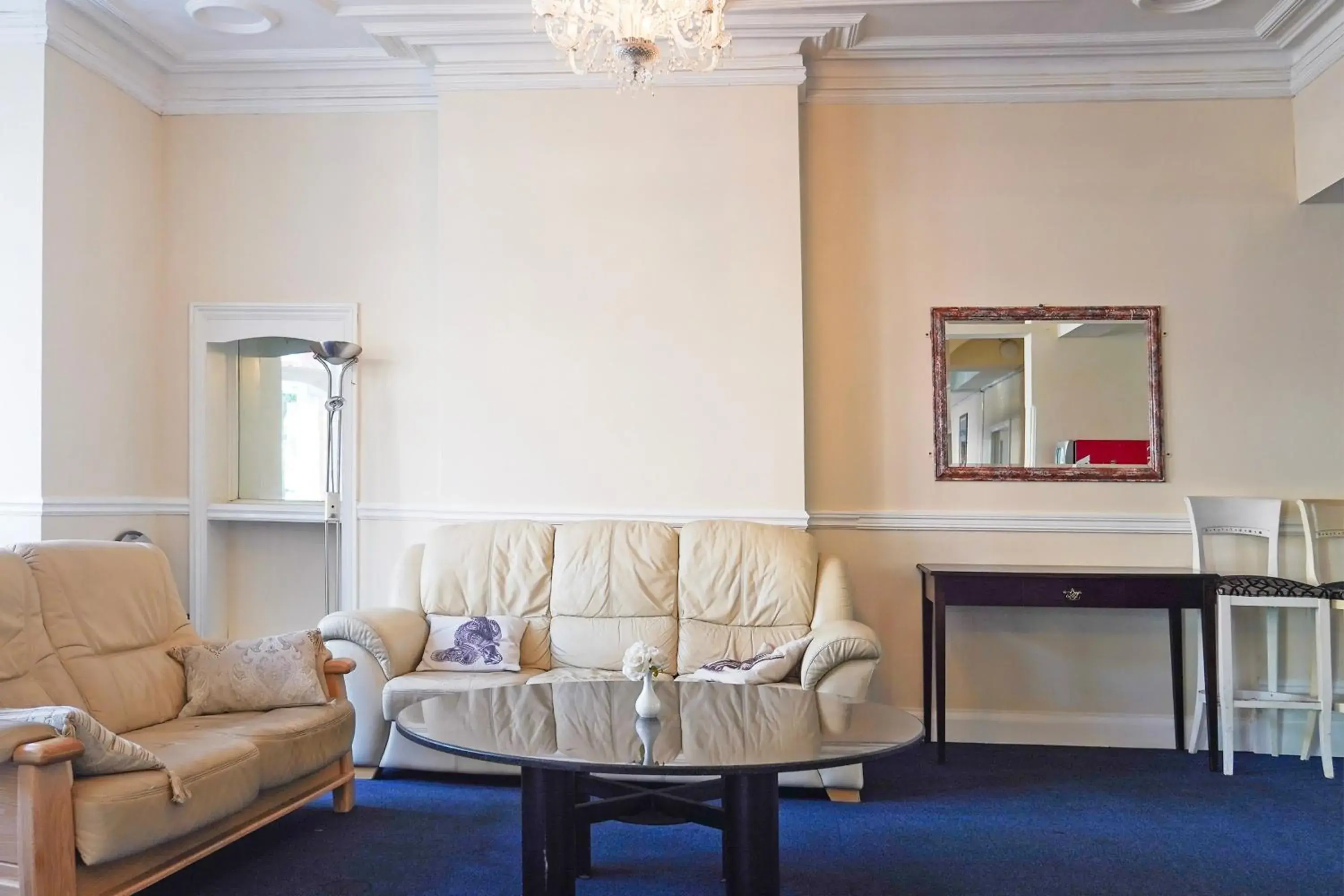 Lobby or reception in OYO Langford Hotel, Brighton & Hove Lobby or reception in OYO Langford Hotel, Brighton & Hove
