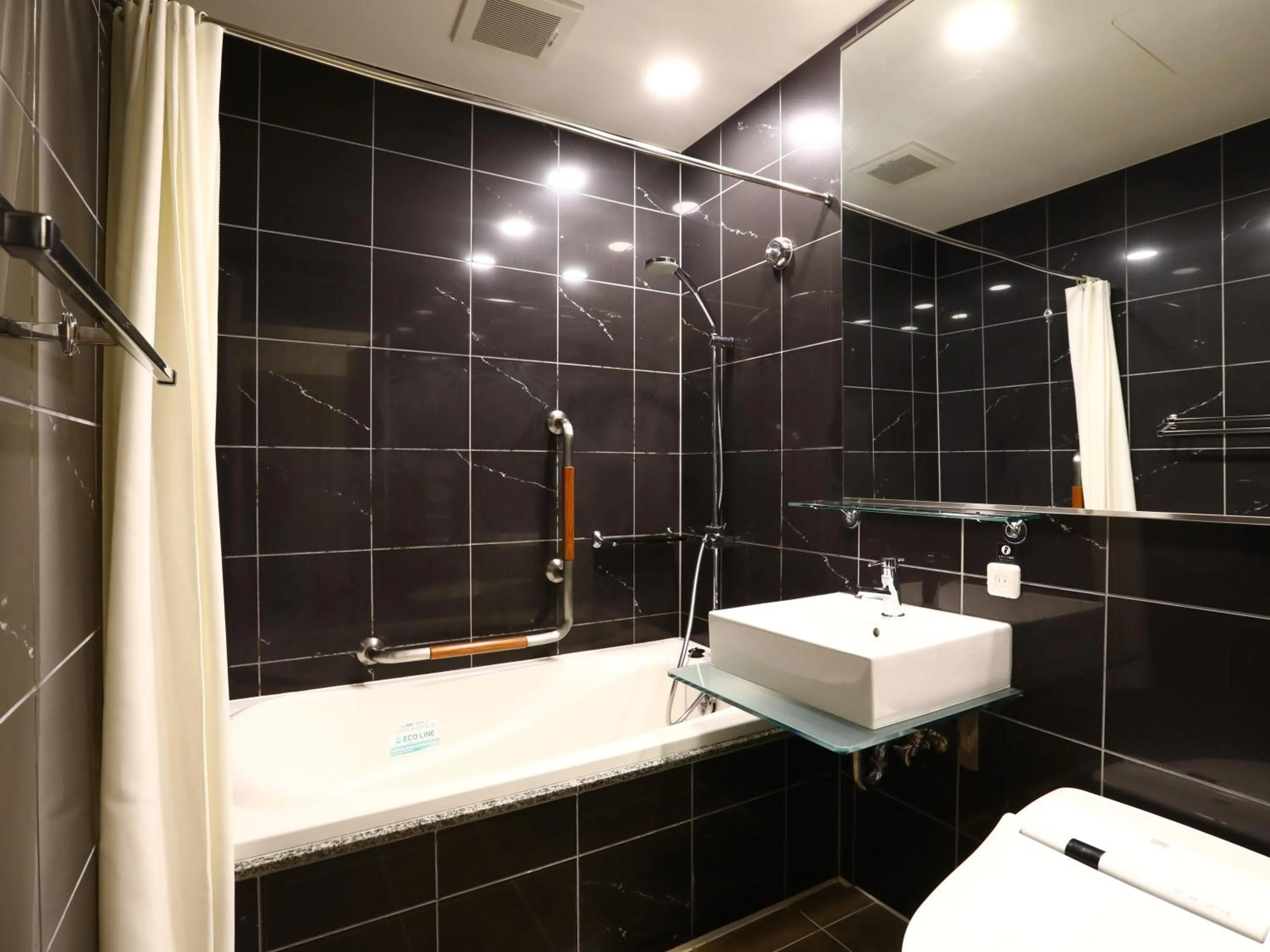 Bathroom in APA Hotel Kodemmacho Ekimae