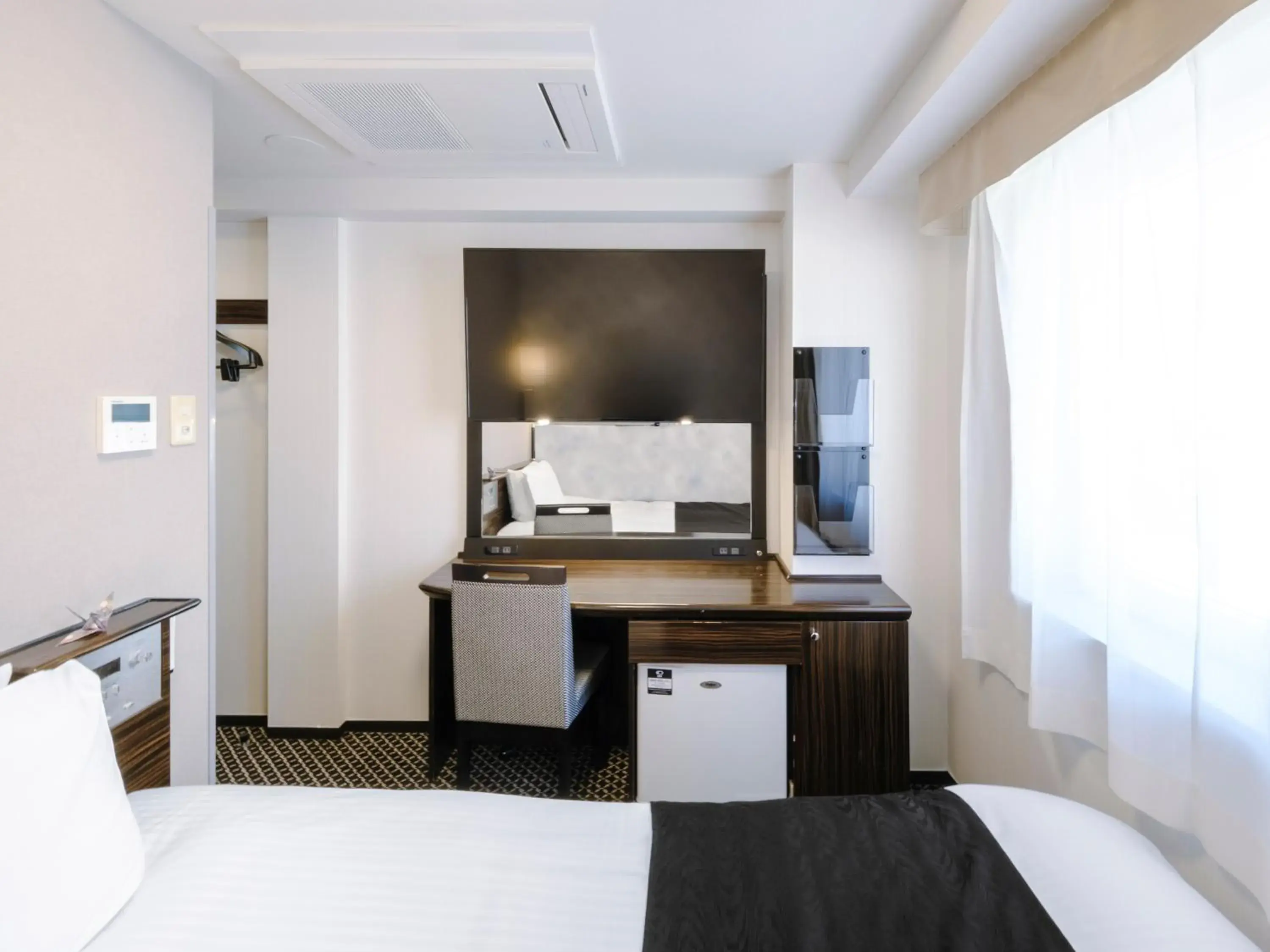 Photo of the whole room, Bed in APA Hotel Yokohama Kannai Photo of the whole room, Bed in APA Hotel Yokohama Kannai