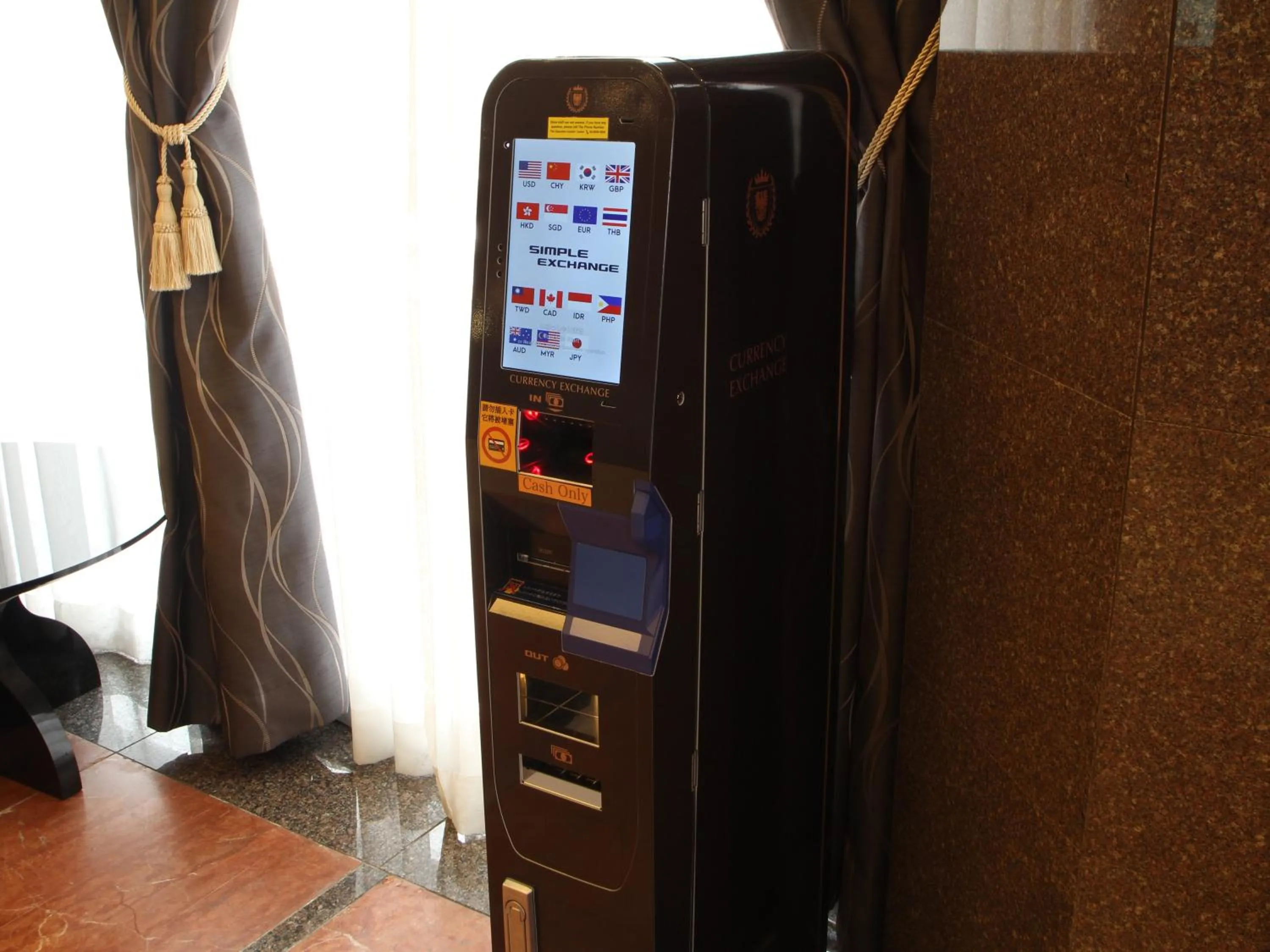 currency exchange in APA Hotel Yokohama Kannai