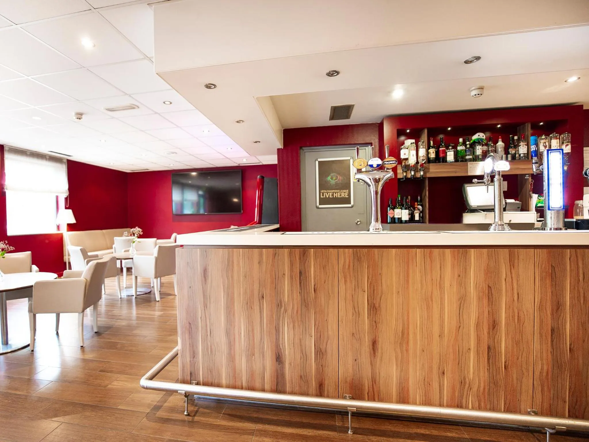 Lounge or bar in Campanile Swindon