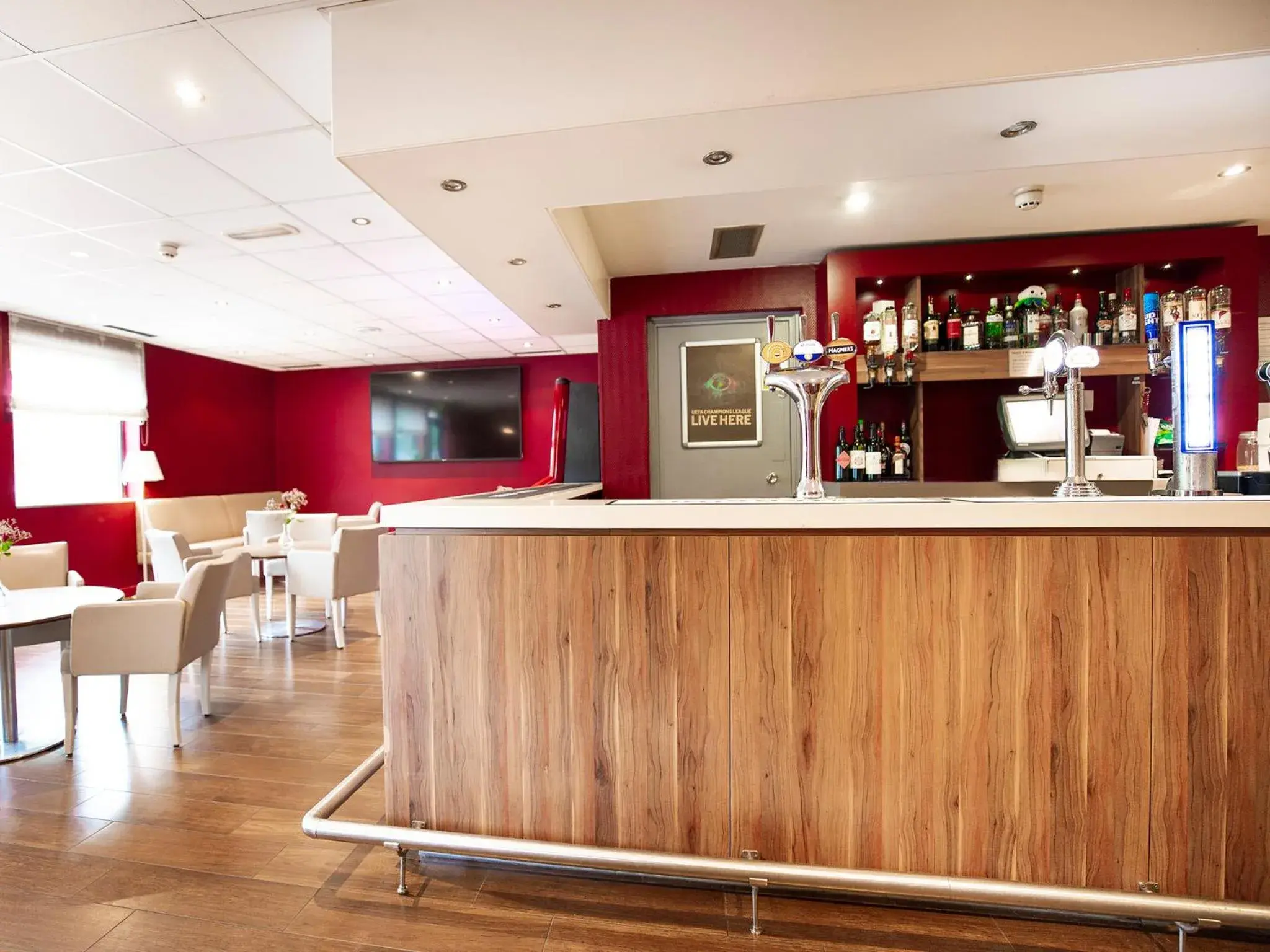 Lounge or bar in Campanile Swindon Lounge or bar in Campanile Swindon