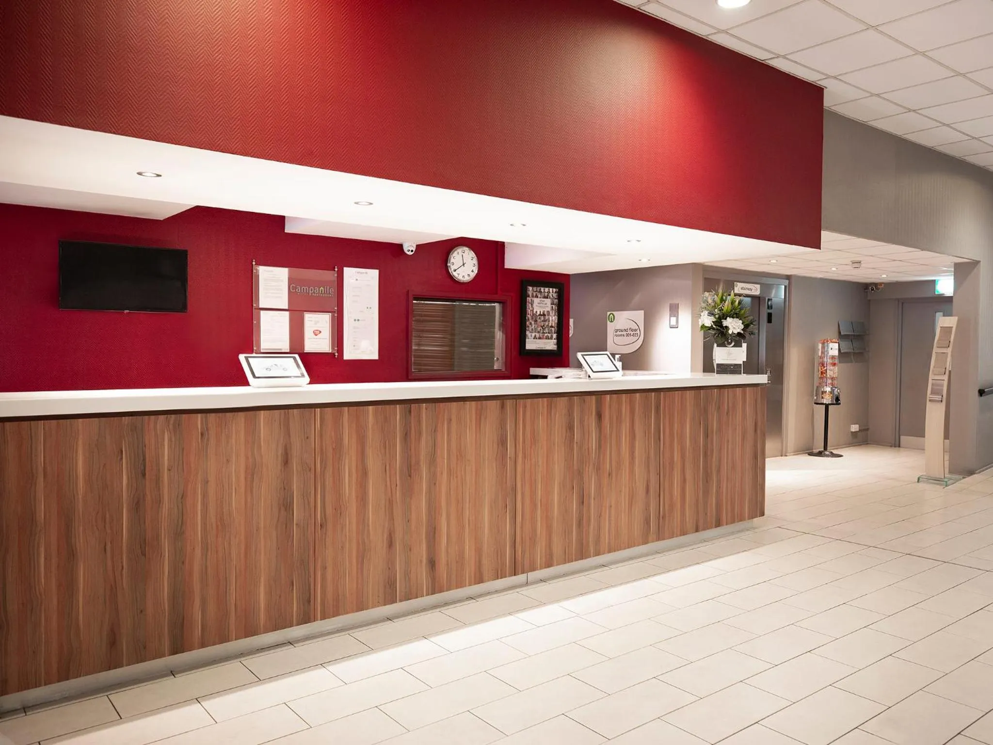 Lobby or reception in Campanile Swindon