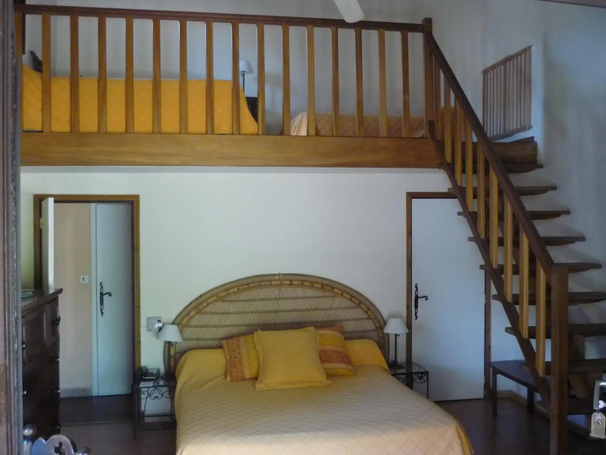 Bed in Château d'Arpaillargues - TERITORIA