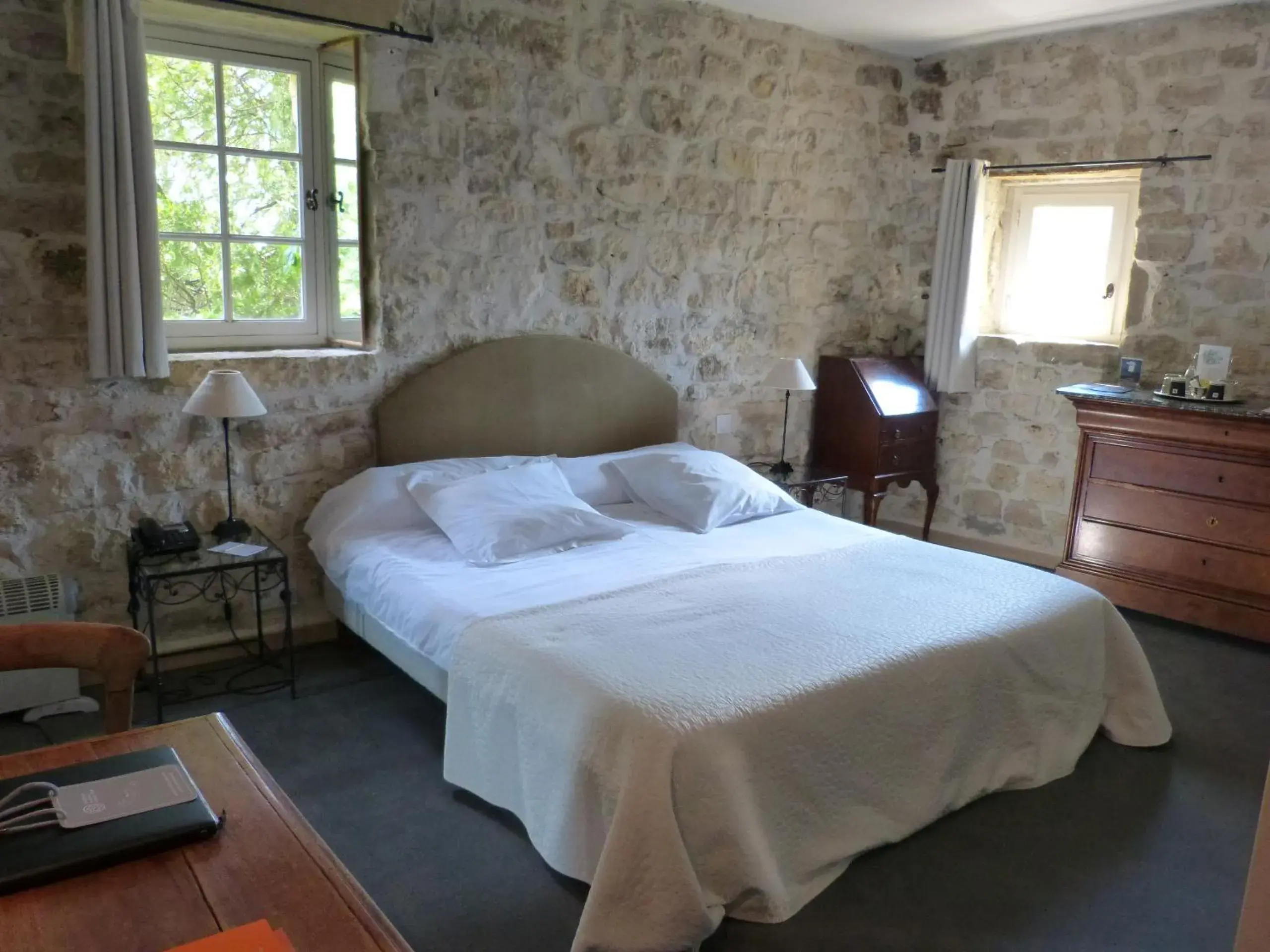 Classic Double or Twin Room in Château d'Arpaillargues - TERITORIA Classic Double or Twin Room in Château d'Arpaillargues - TERITORIA