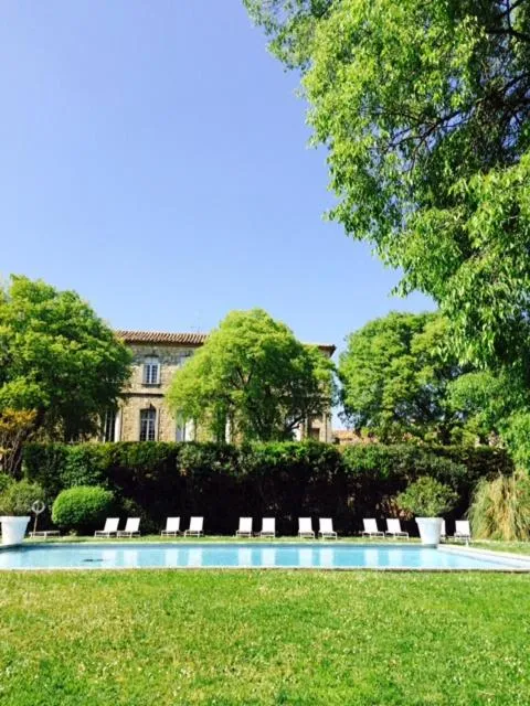 Garden in Château d'Arpaillargues - TERITORIA