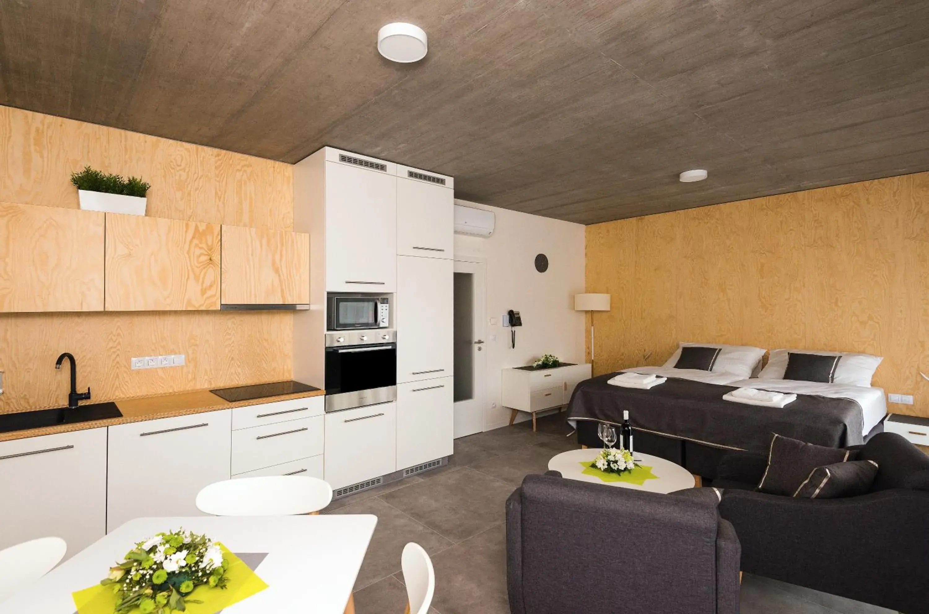 Business Studio with Balcony in Residence Trafick Business Studio with Balcony in Residence Trafick