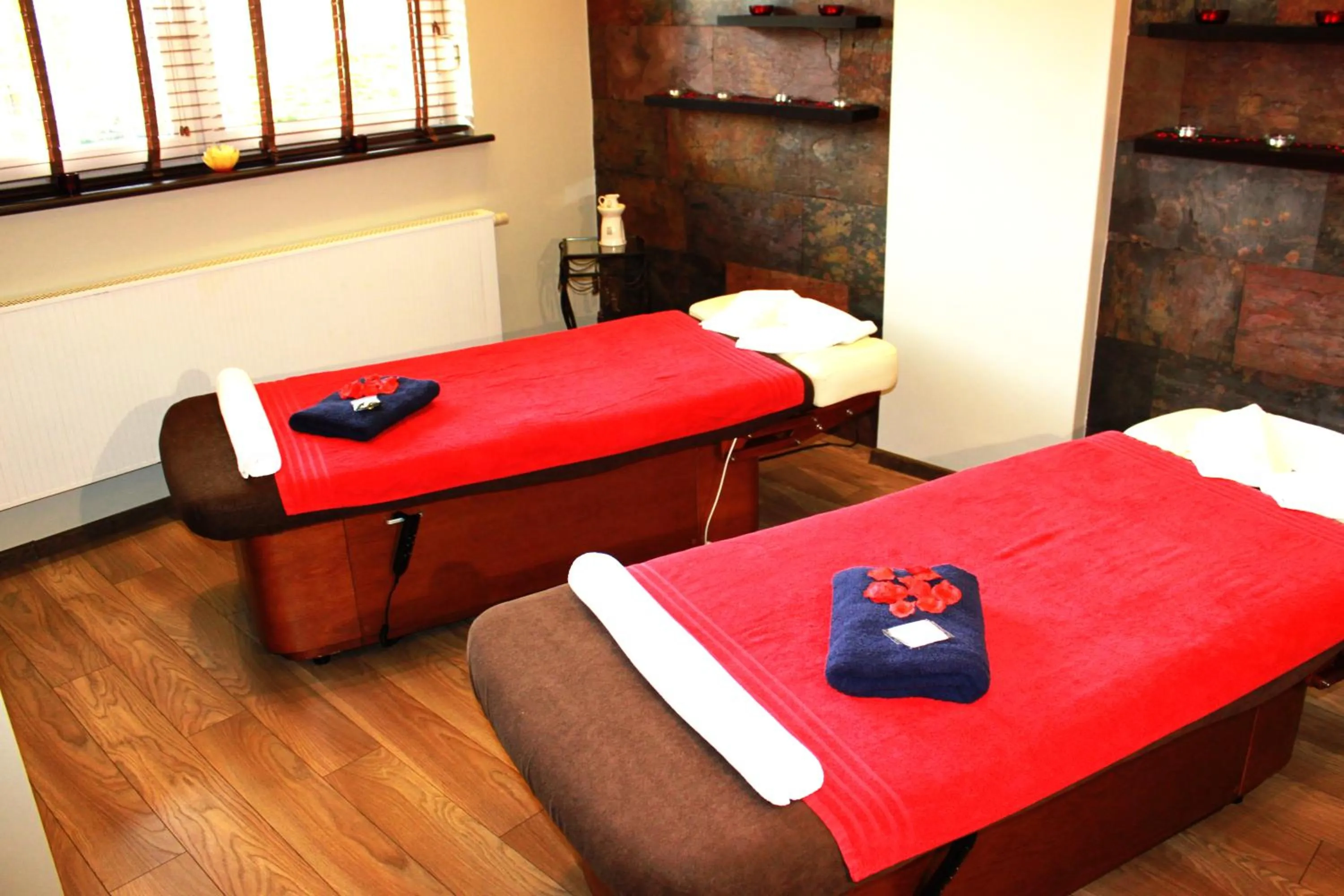 Day, Bed in Hotel Monet & Rubbens