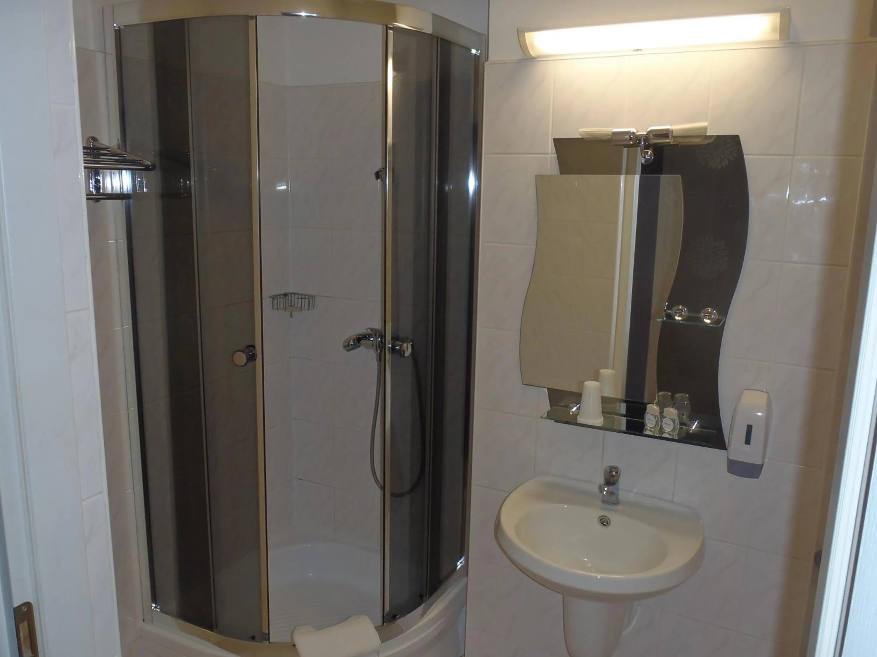 Bathroom in Hotel Monet & Rubbens