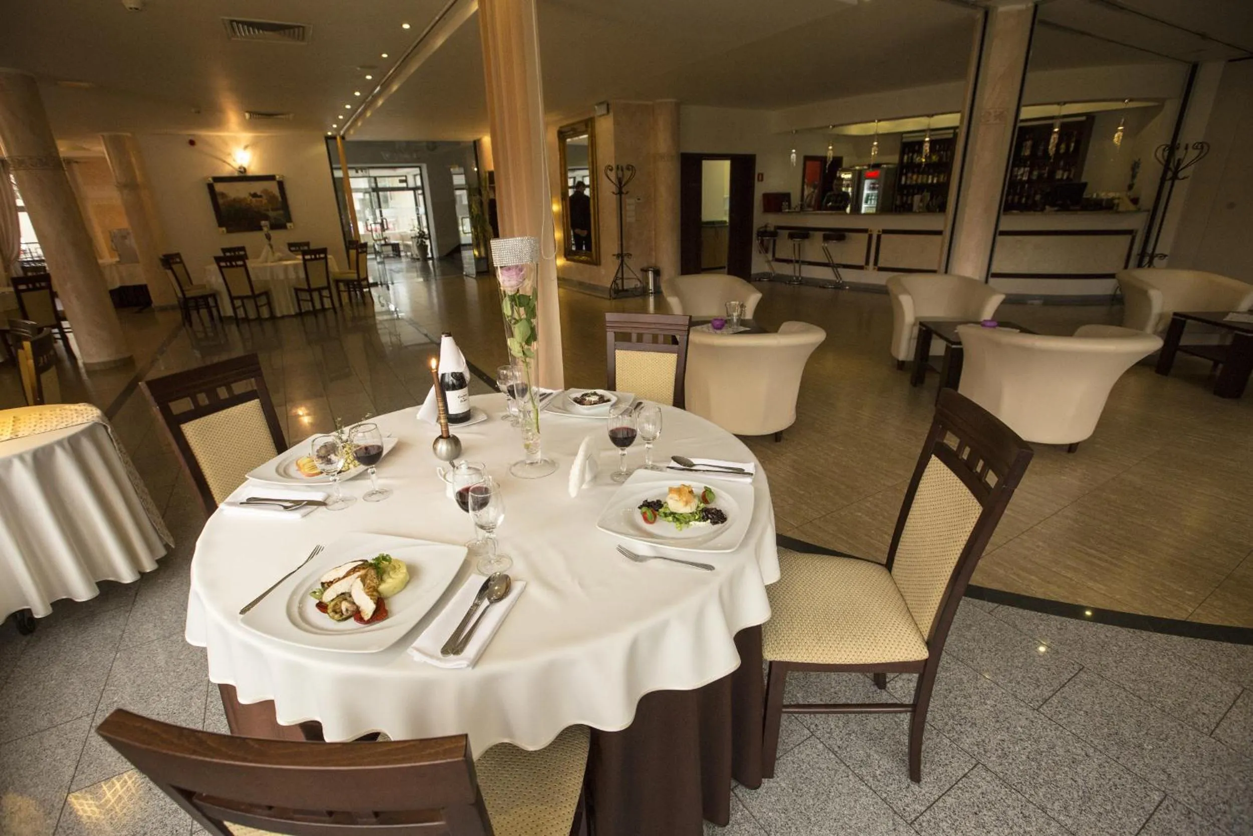 Restaurant/places to eat in Hotel Monet & Rubbens