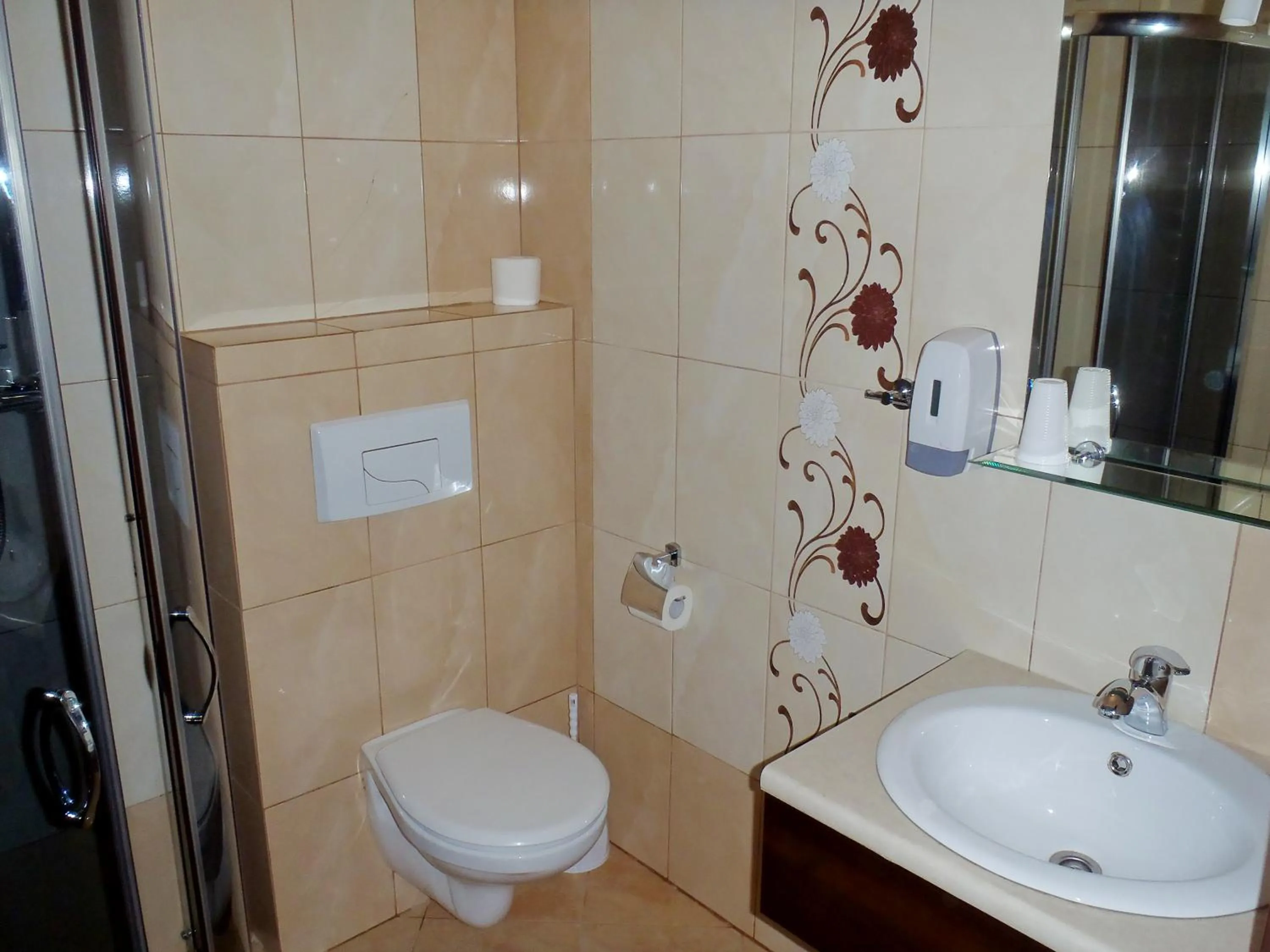 Toilet in Hotel Monet & Rubbens