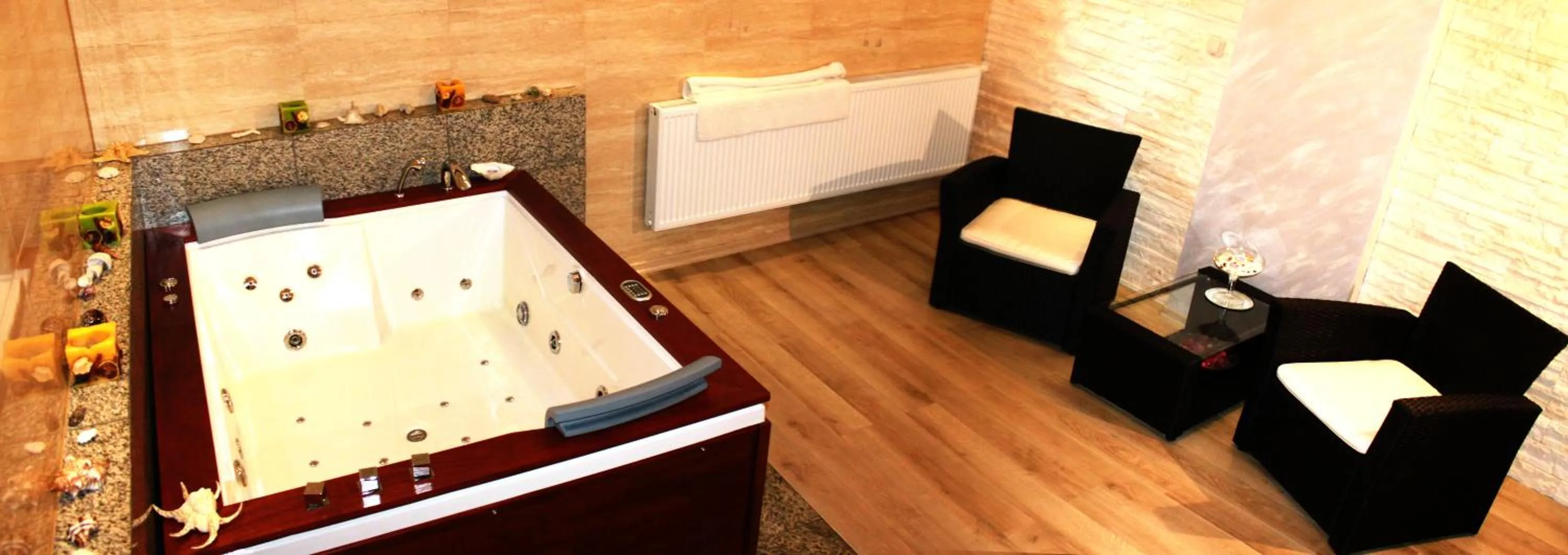 Hot Tub in Hotel Monet & Rubbens