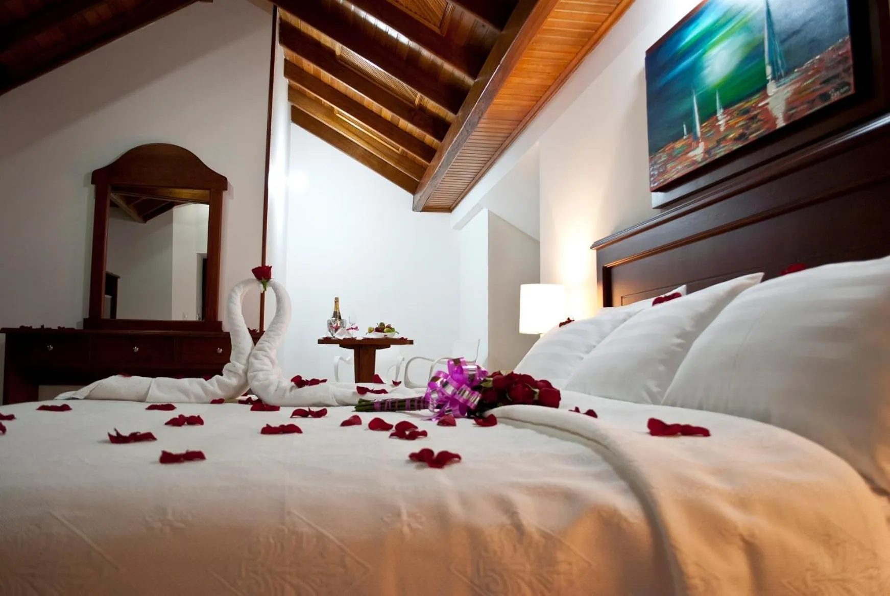 Bedroom, Bed in Blu Inn Hotel