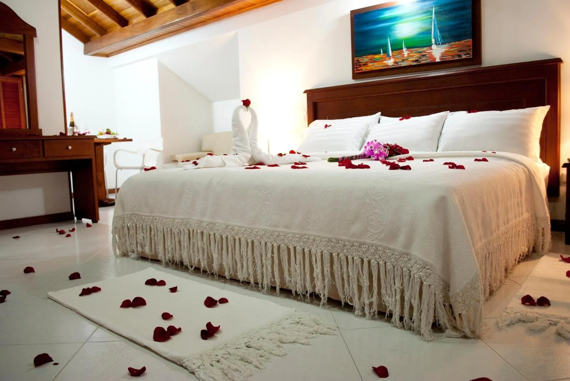 Bedroom, Bed in Blu Inn Hotel