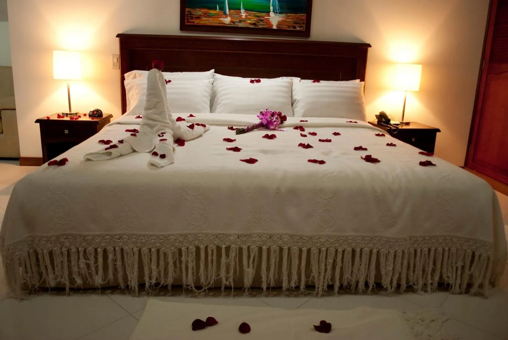 Bedroom, Bed in Blu Inn Hotel