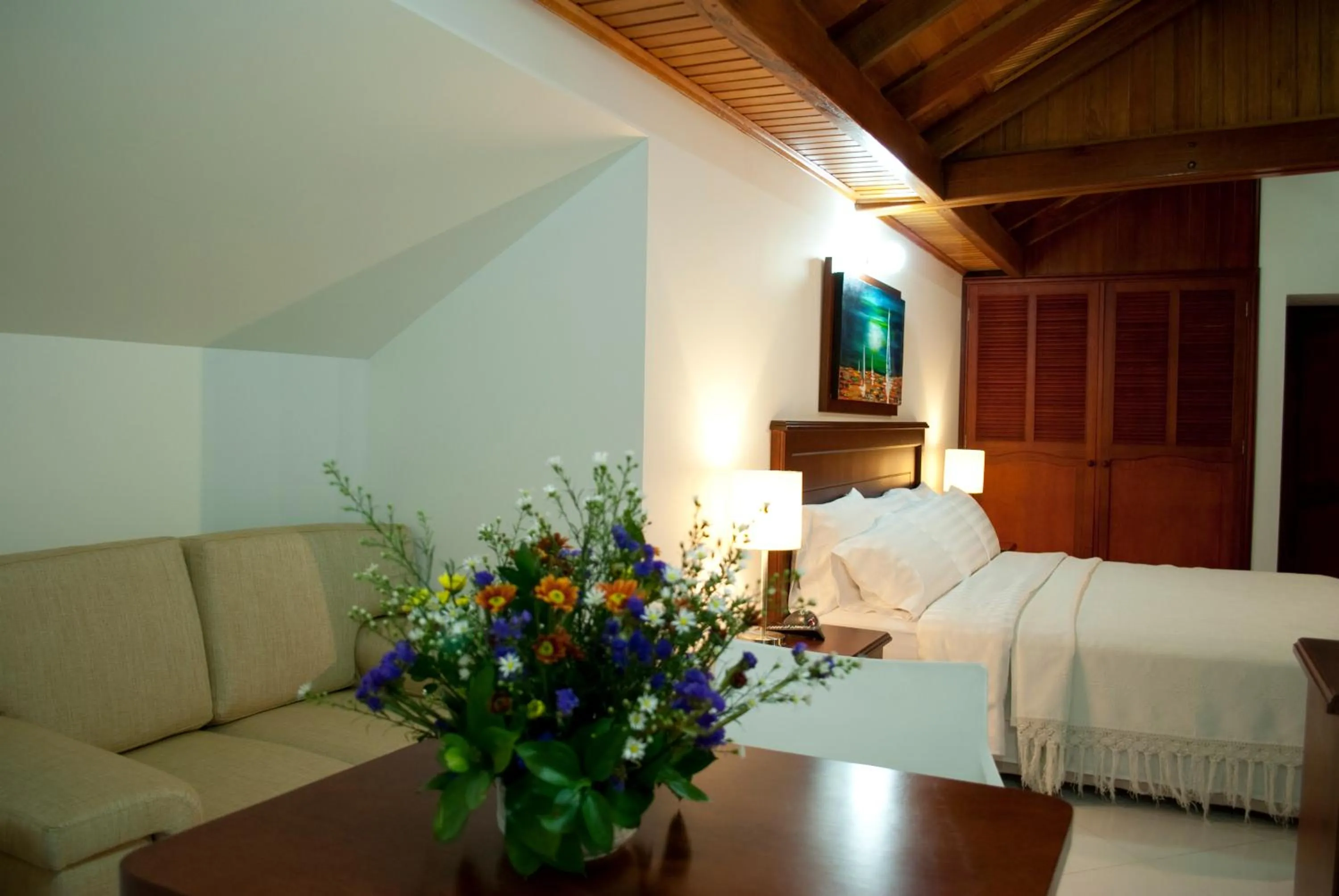 Bedroom, Bed in Blu Inn Hotel