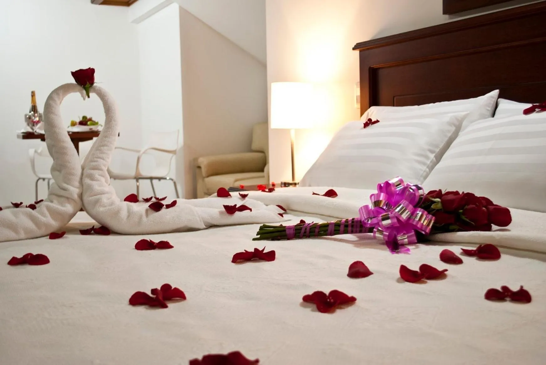 Bedroom, Bed in Blu Inn Hotel