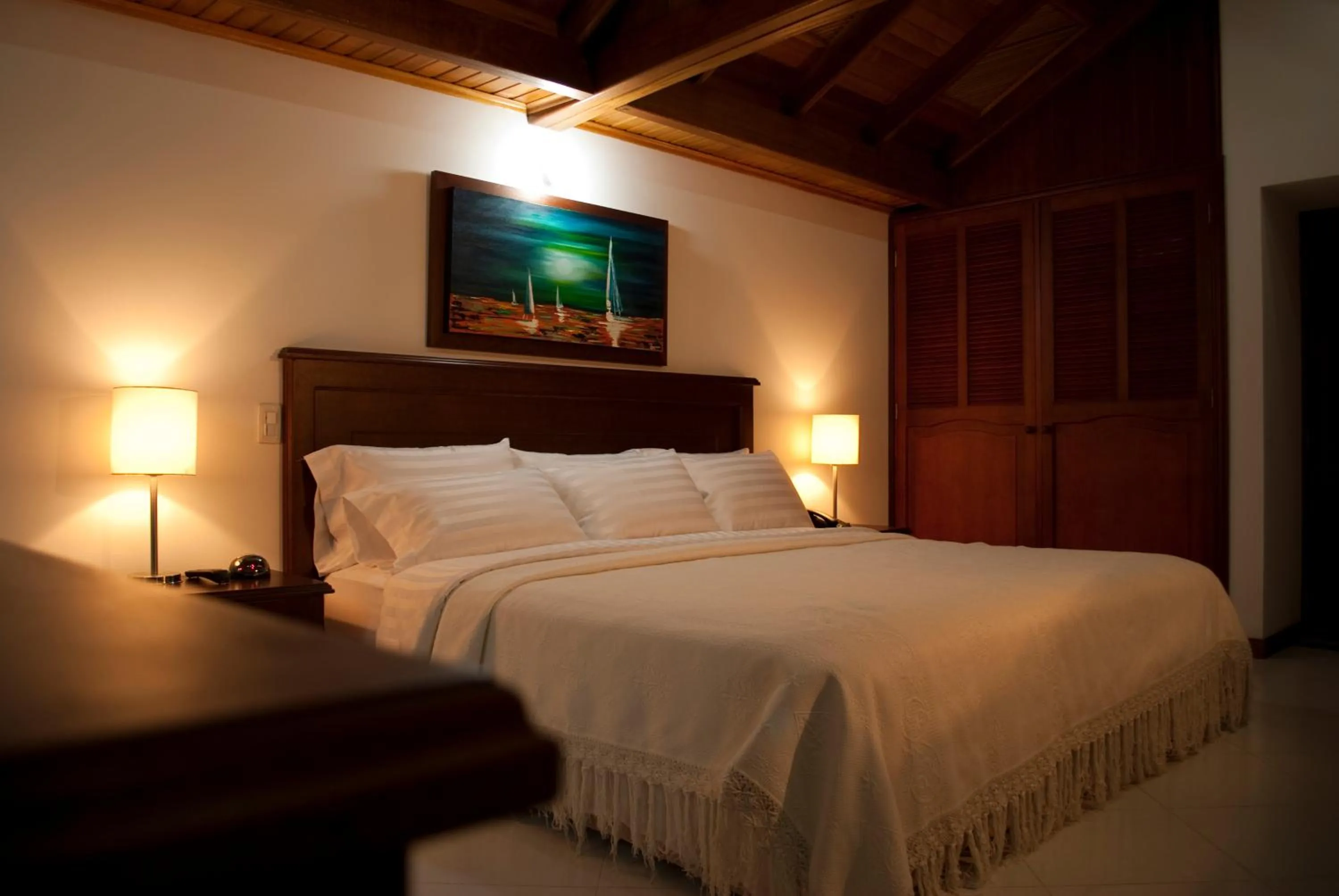 Bedroom, Bed in Blu Inn Hotel