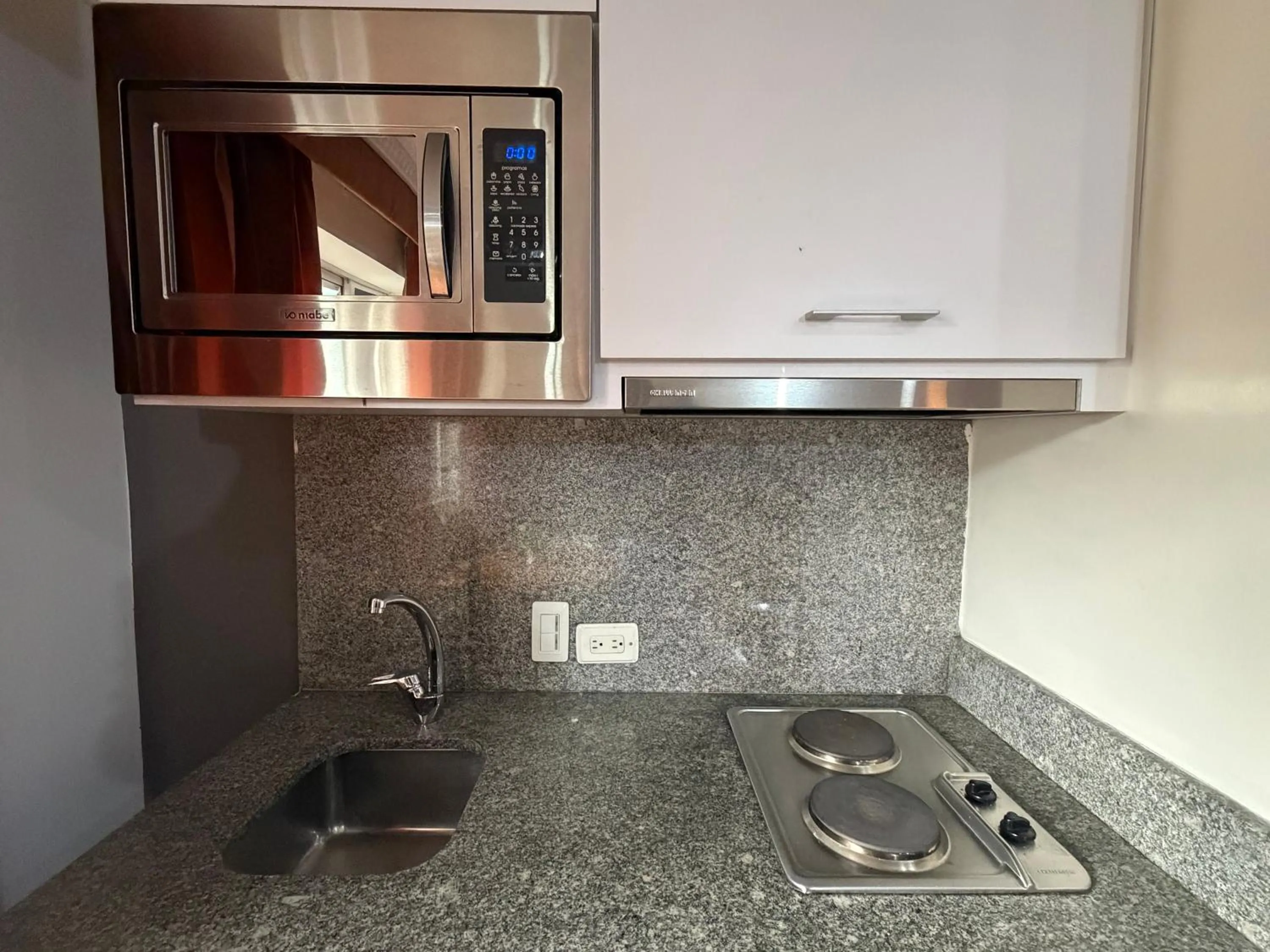 Kitchen or kitchenette in Blu Inn Hotel