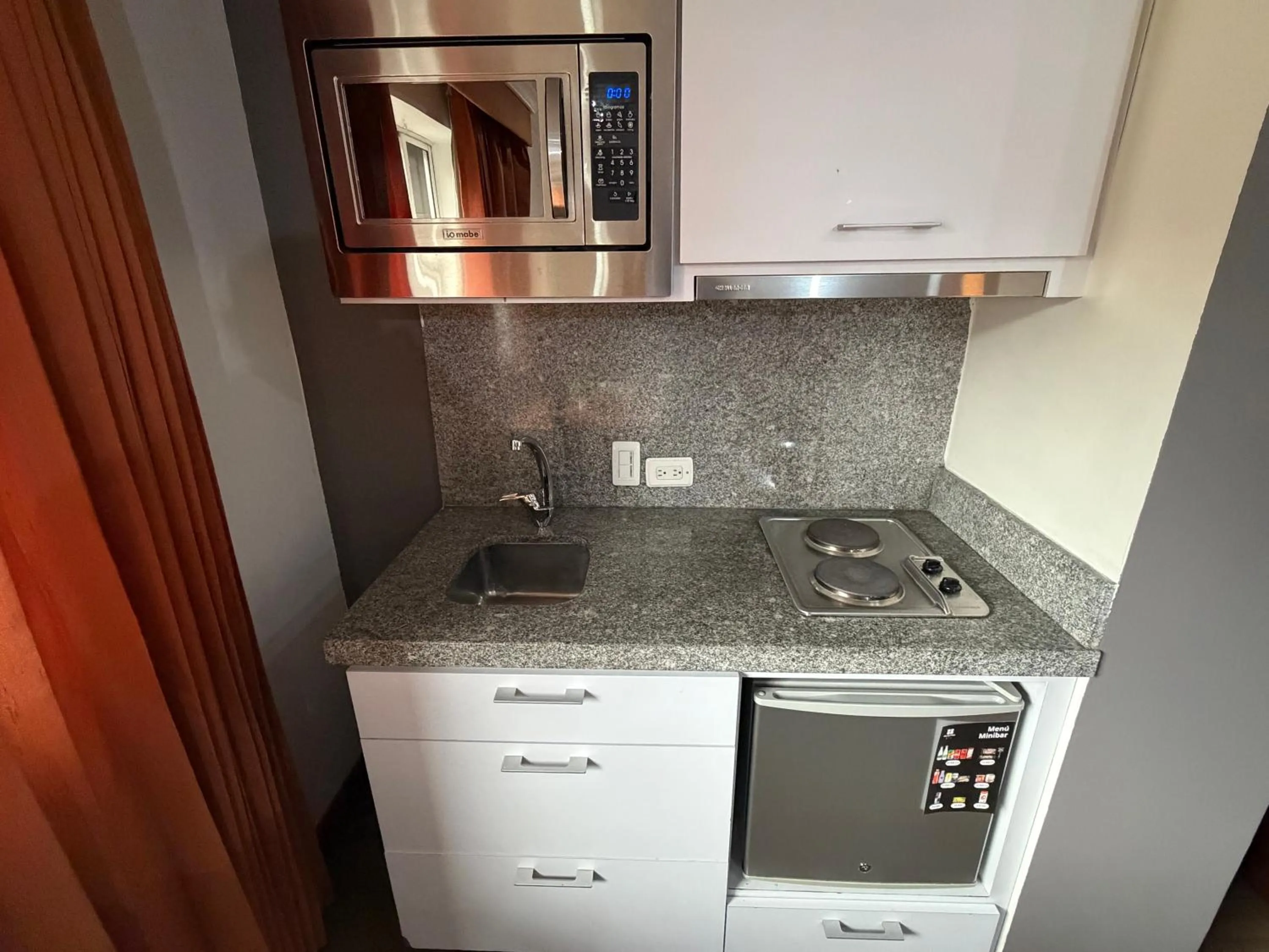 Kitchen or kitchenette in Blu Inn Hotel