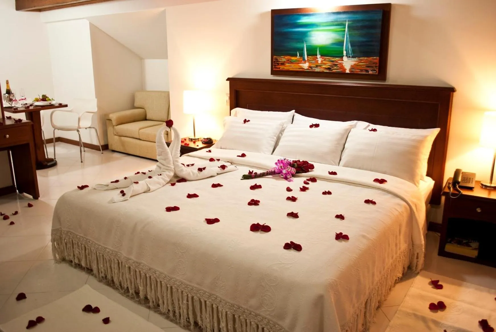 Bedroom, Bed in Blu Inn Hotel