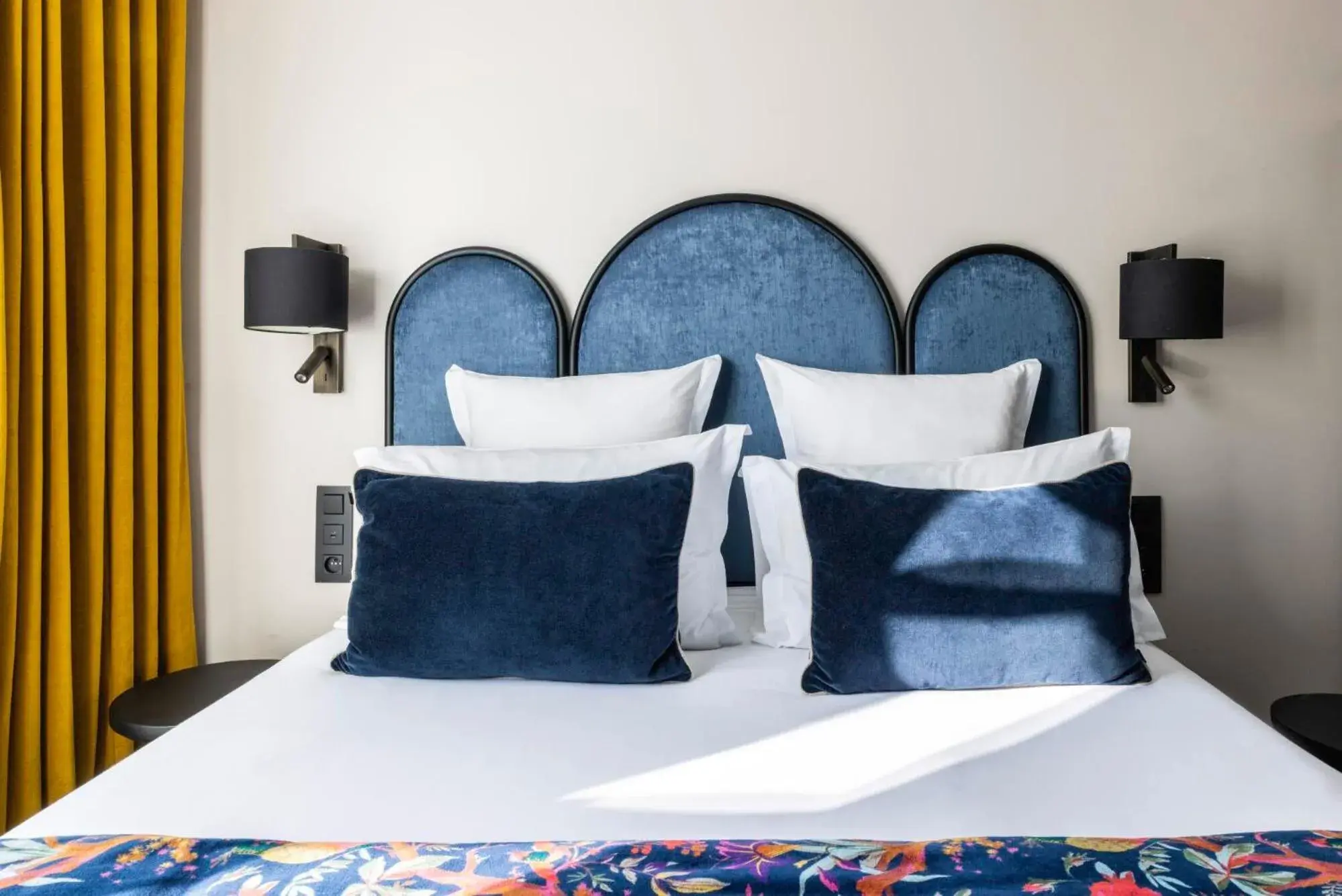 Bedroom, Bed in Hôtel Maxim Opéra Bedroom, Bed in Hôtel Maxim Opéra