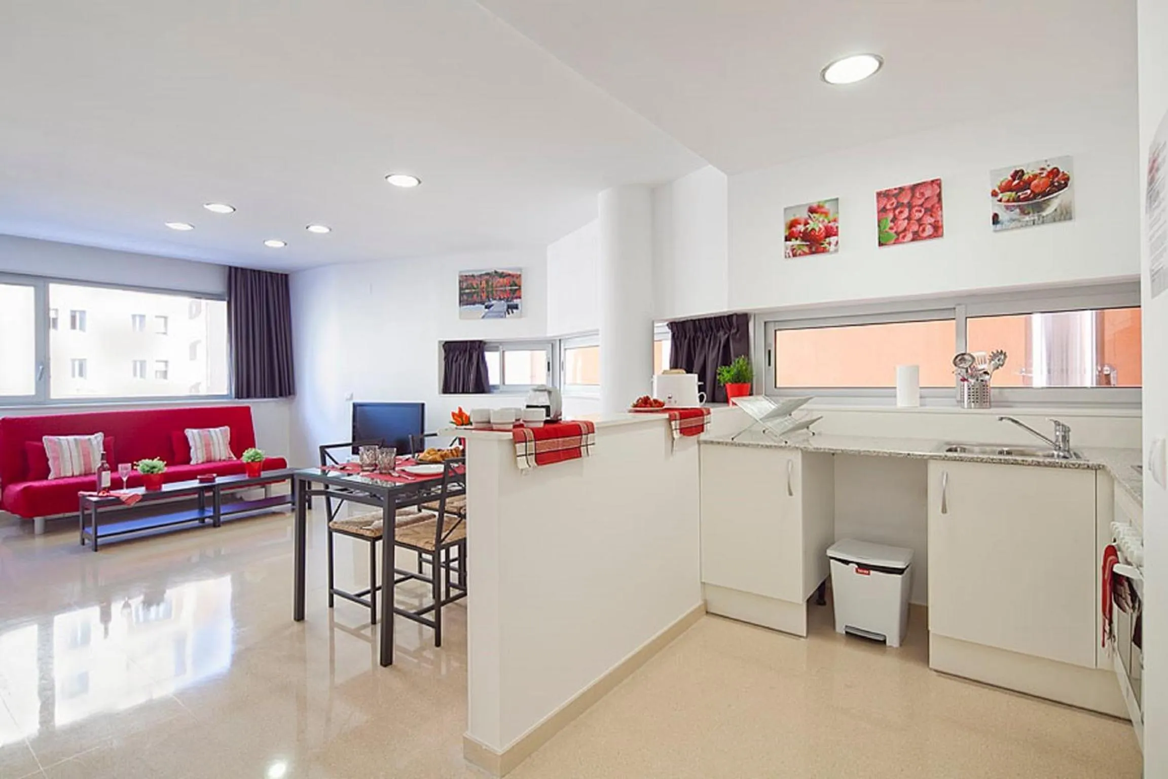 Kitchen or kitchenette in Charmsuites Paralel