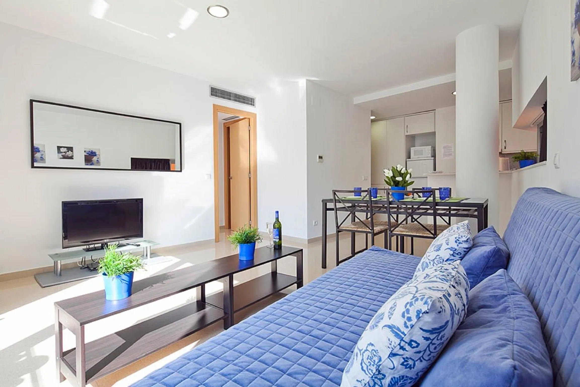 Living room in Charmsuites Paralel