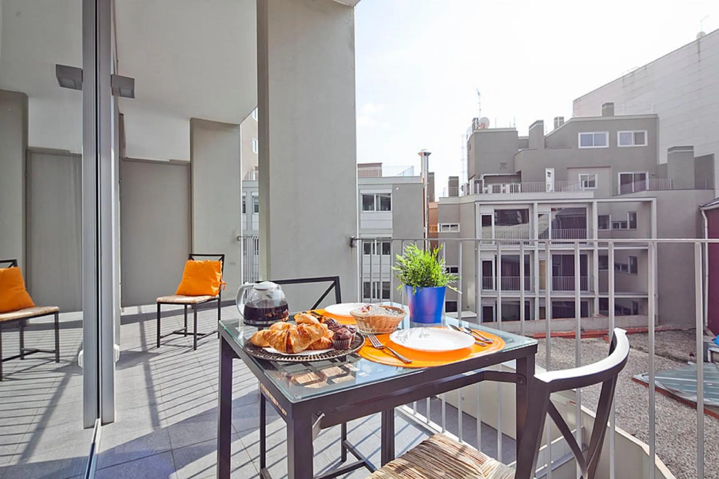 Facade/entrance in Charmsuites Paralel