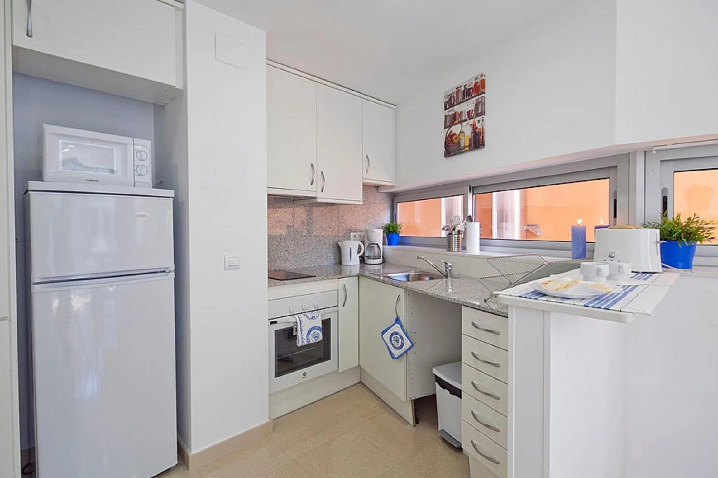 Kitchen or kitchenette in Charmsuites Paralel