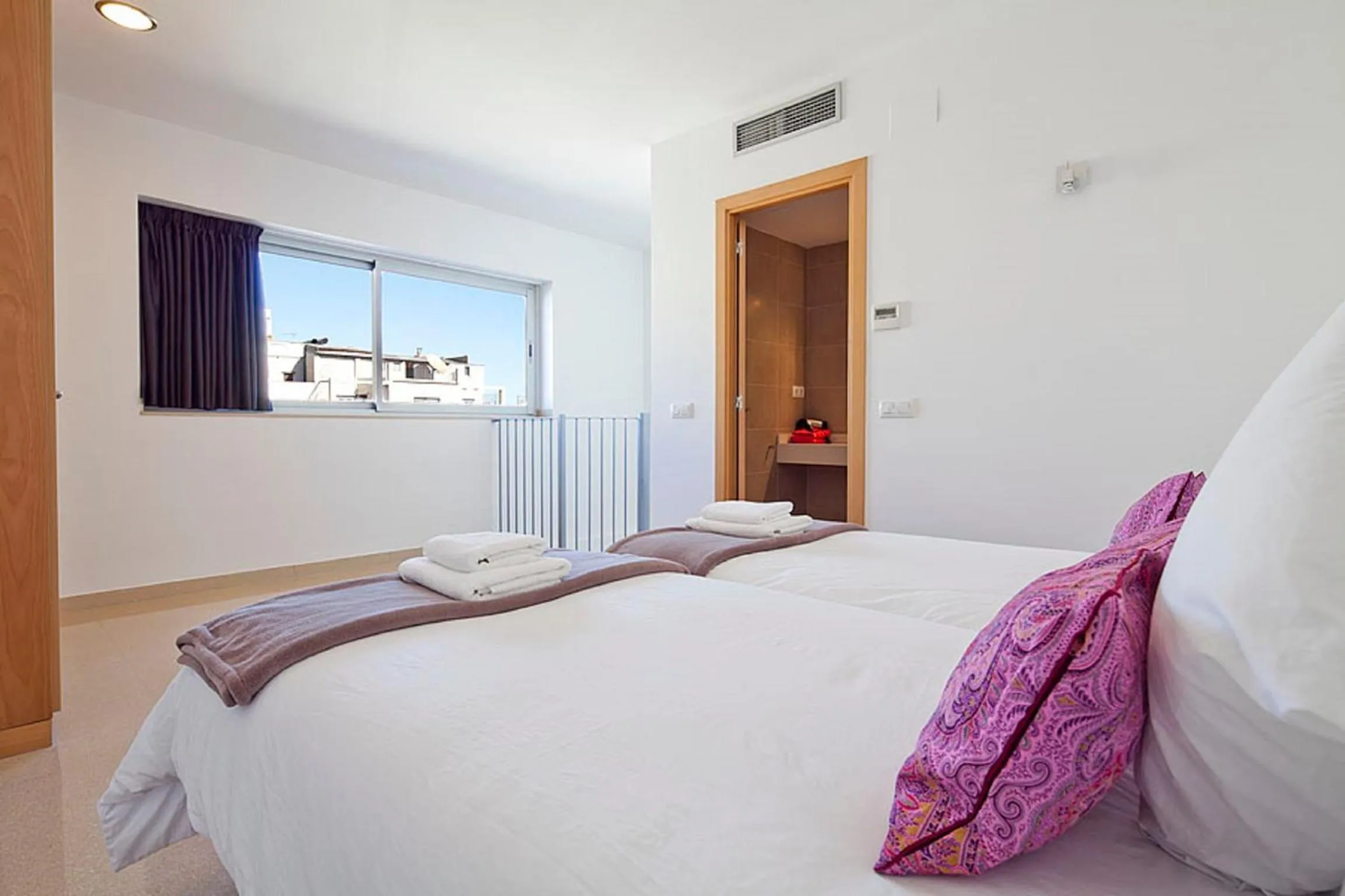Bed in Charmsuites Paralel