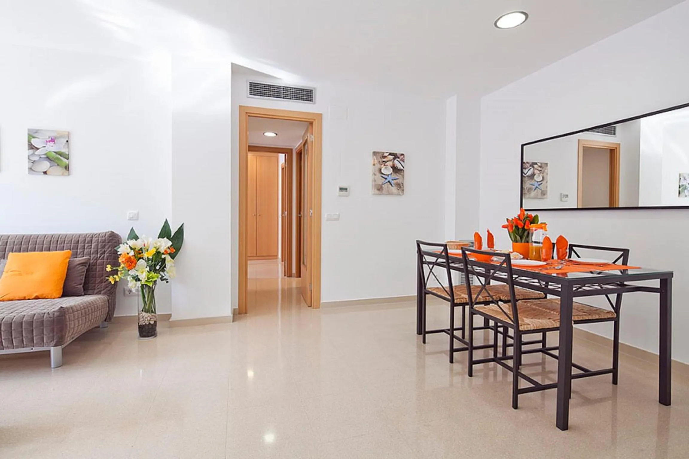 Dining area in Charmsuites Paralel