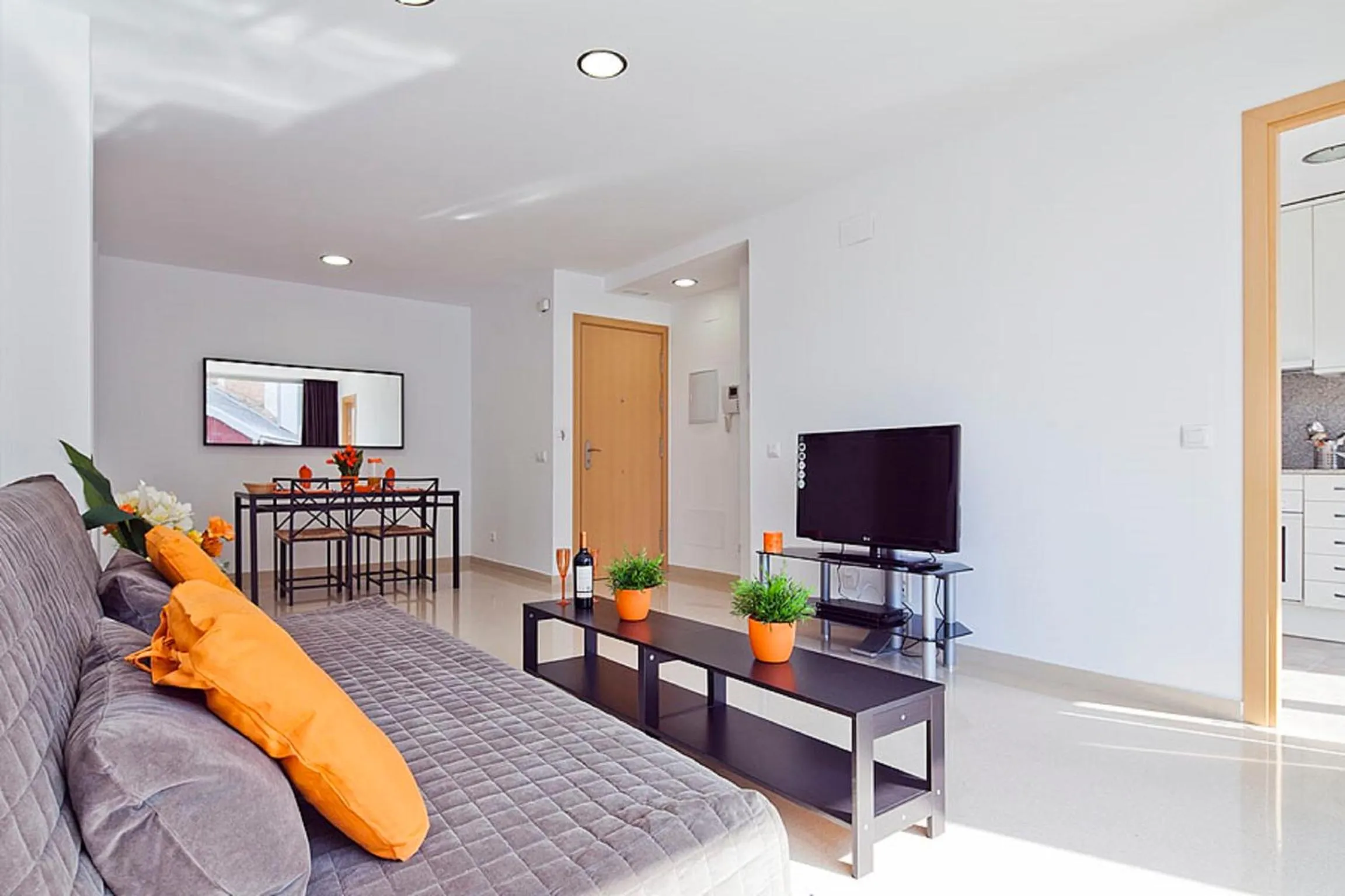 TV and multimedia in Charmsuites Paralel