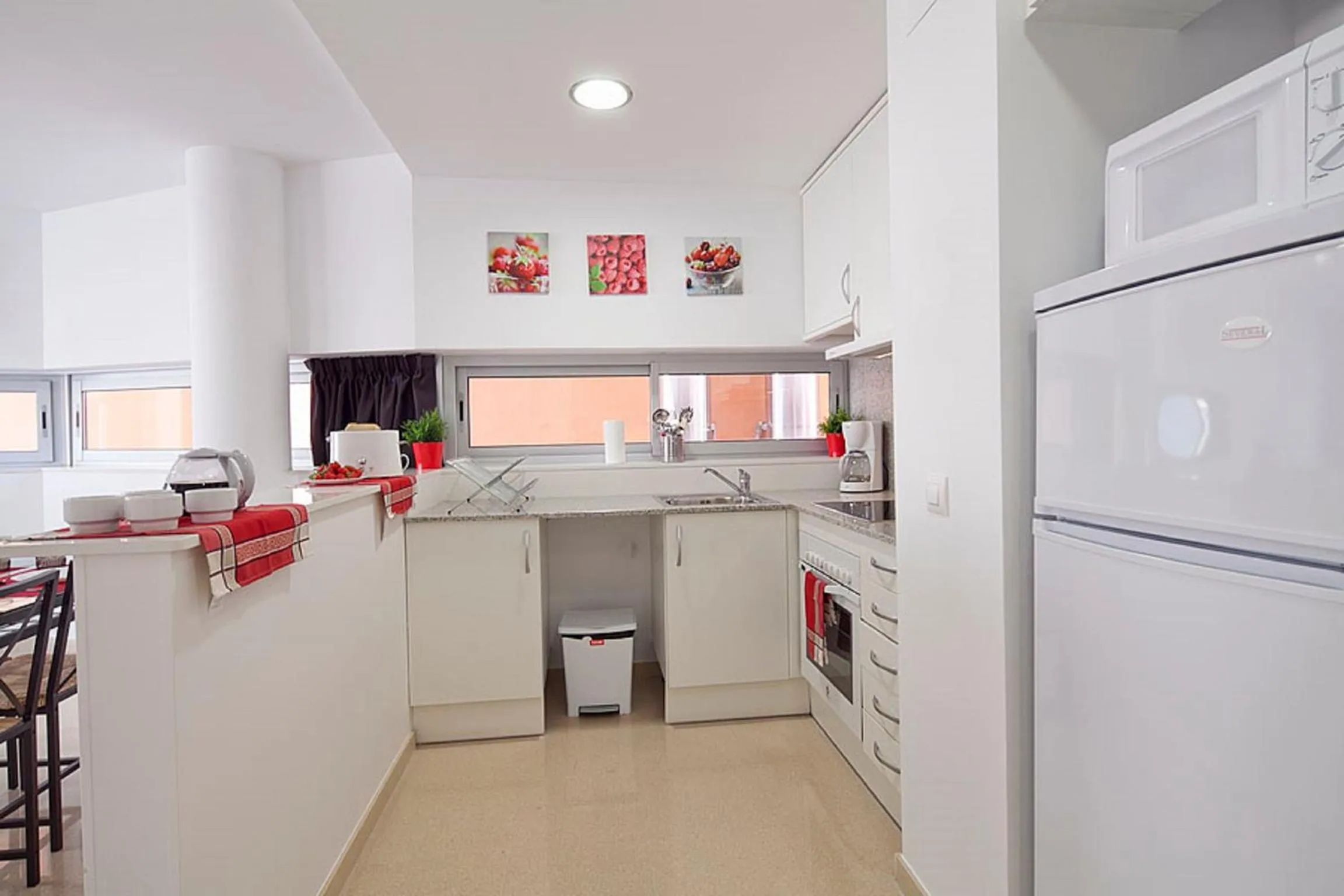 Kitchen or kitchenette in Charmsuites Paralel