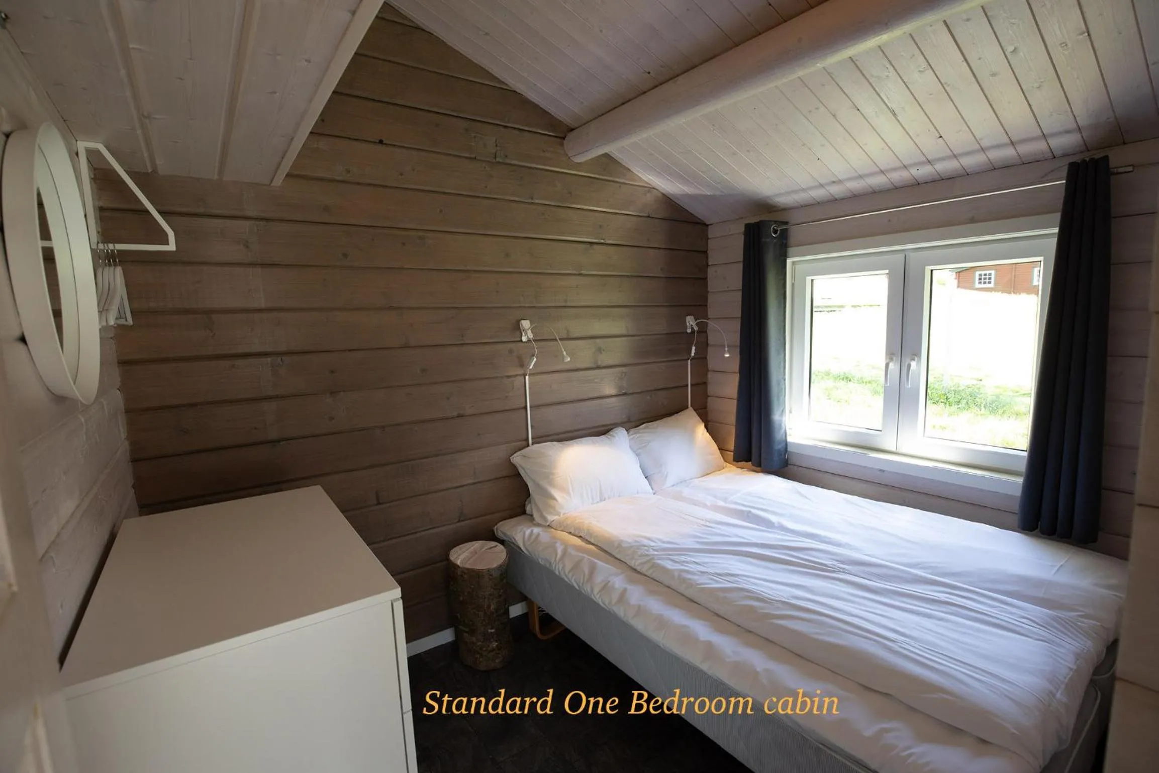 Bedroom, Bed in Geirangerfjorden Feriesenter