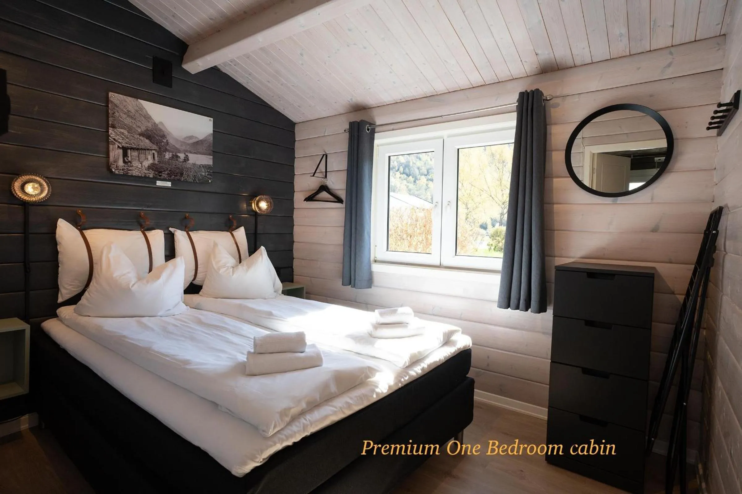 Bedroom, Bed in Geirangerfjorden Feriesenter