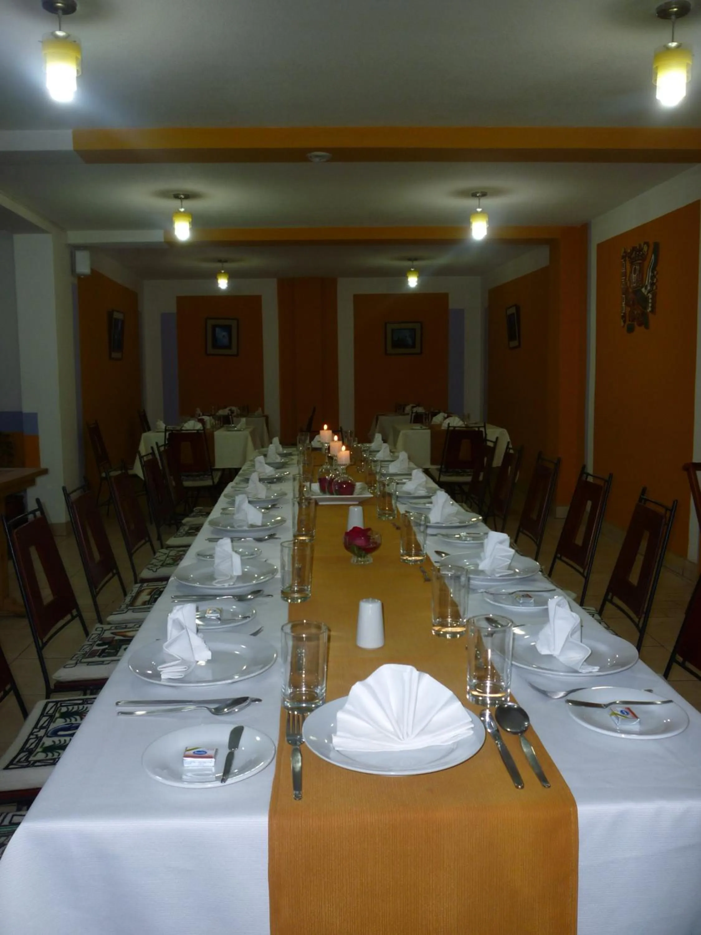 Restaurant/places to eat in Intiqa Hotel