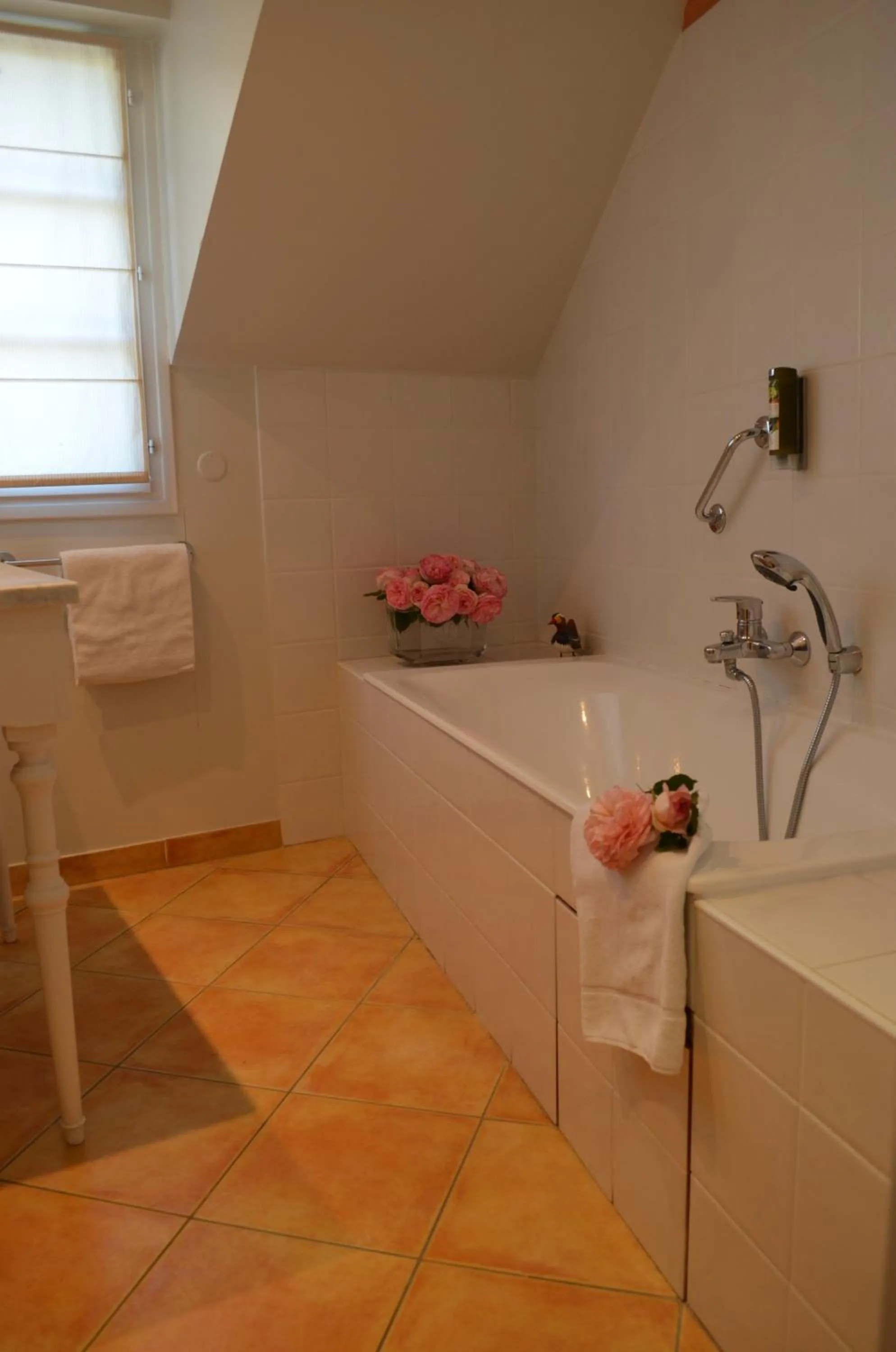 Bathroom in Logis Hôtel Auberge du Cheval Blanc