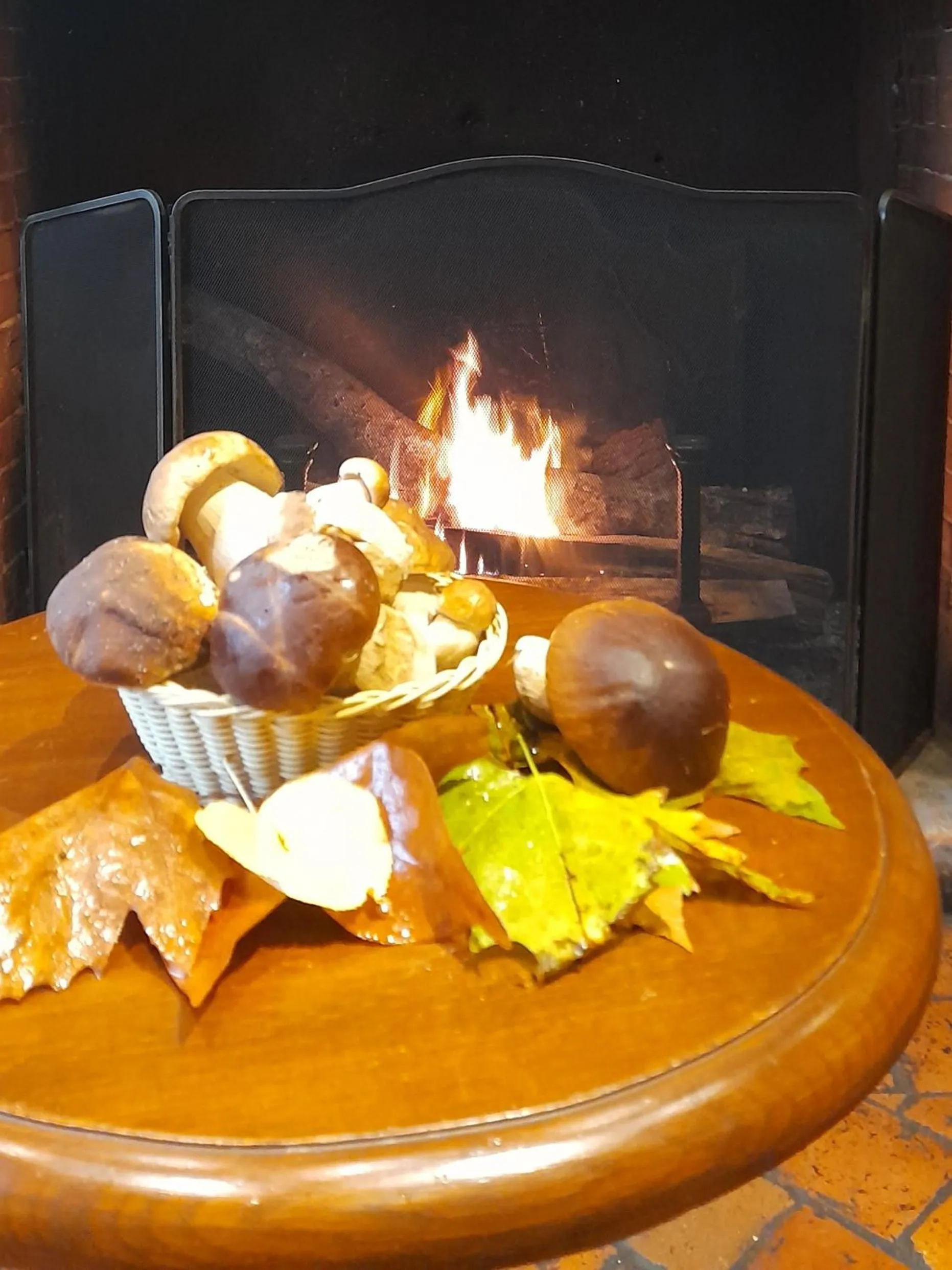 Restaurant/places to eat in Logis Hôtel Auberge du Cheval Blanc