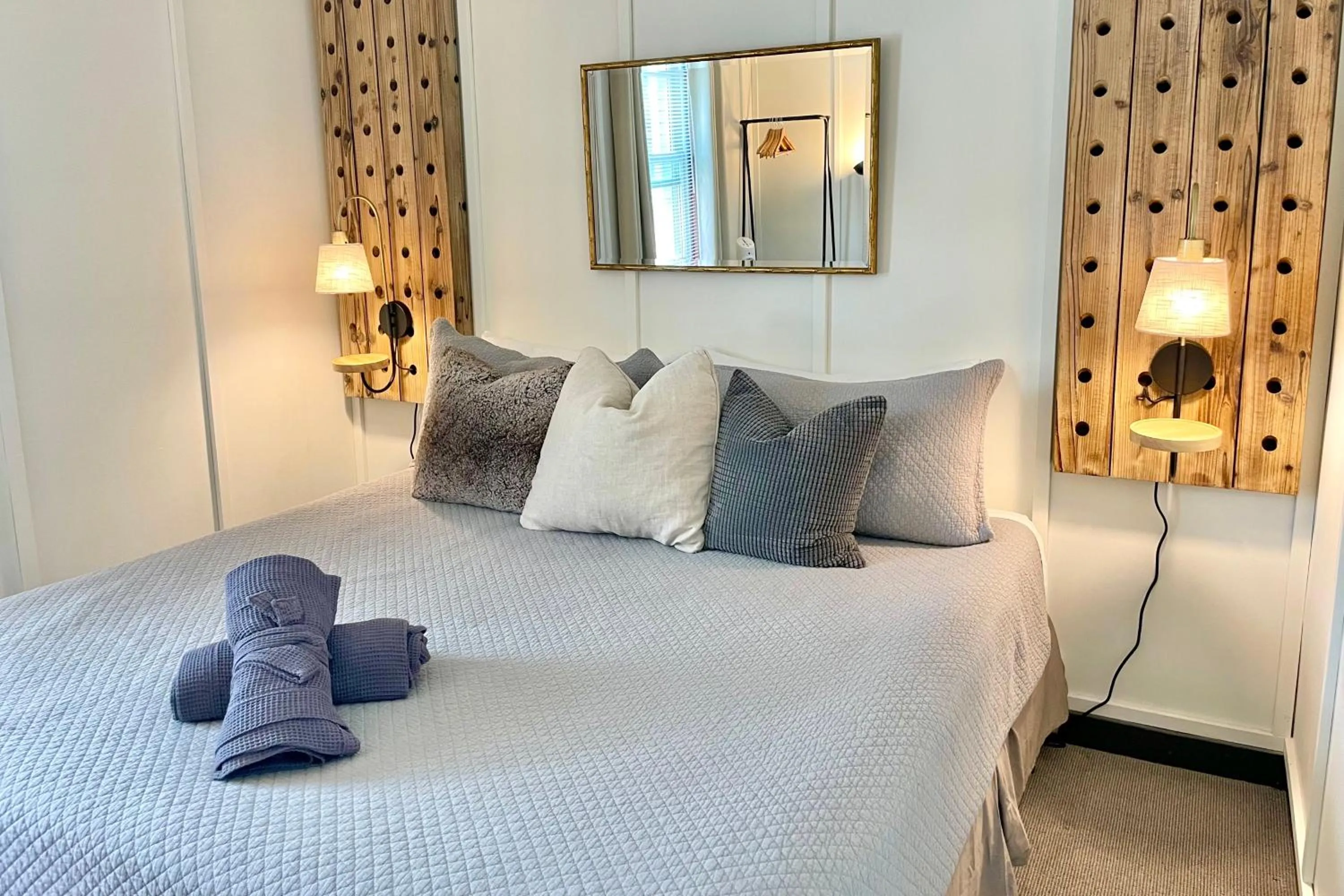 Bedroom, Bed in Fireside Inn & Hostel