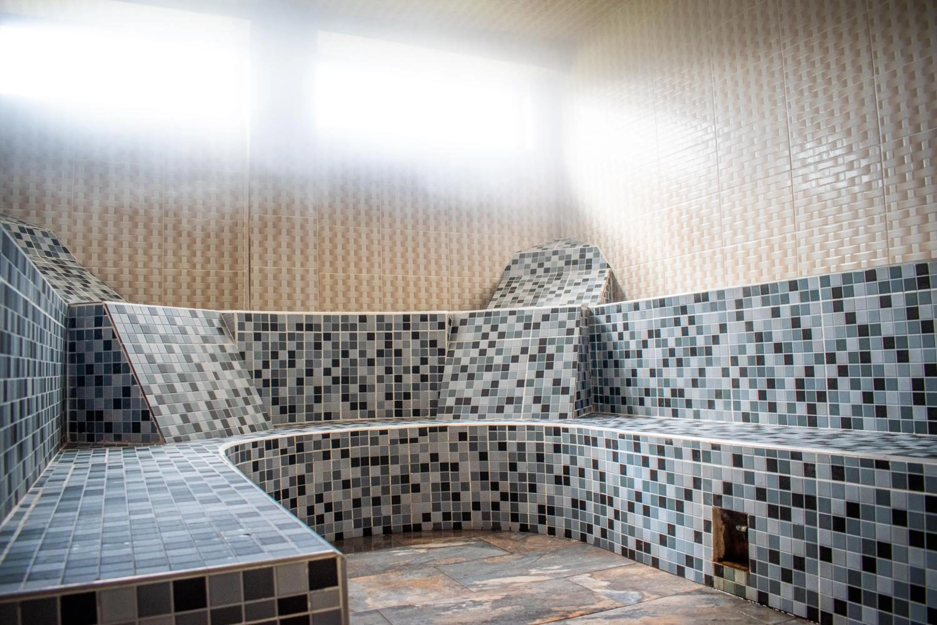 Swimming pool in Hotel Casa de los Fundadores