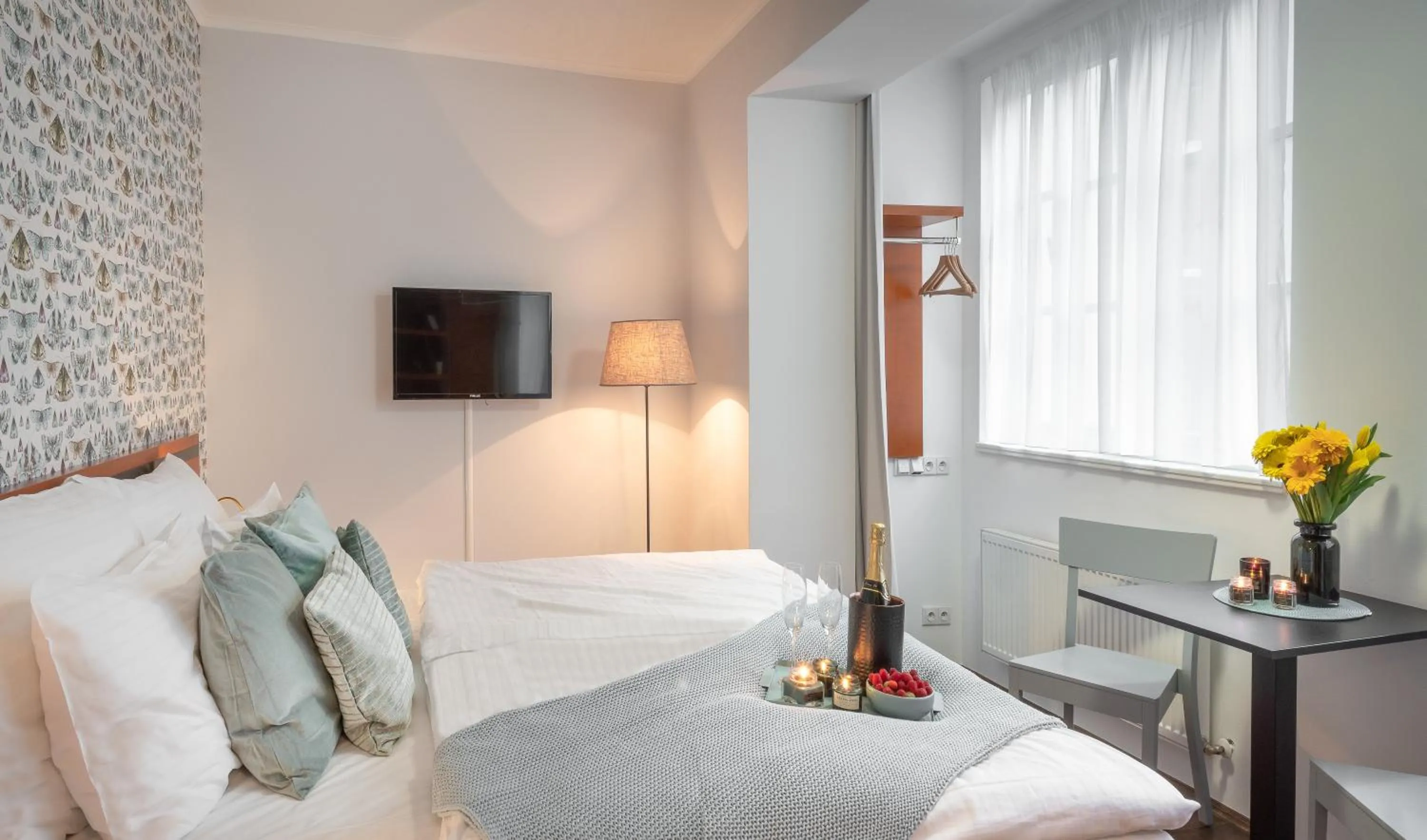 Bedroom, Bed in 4 Elements Apartments